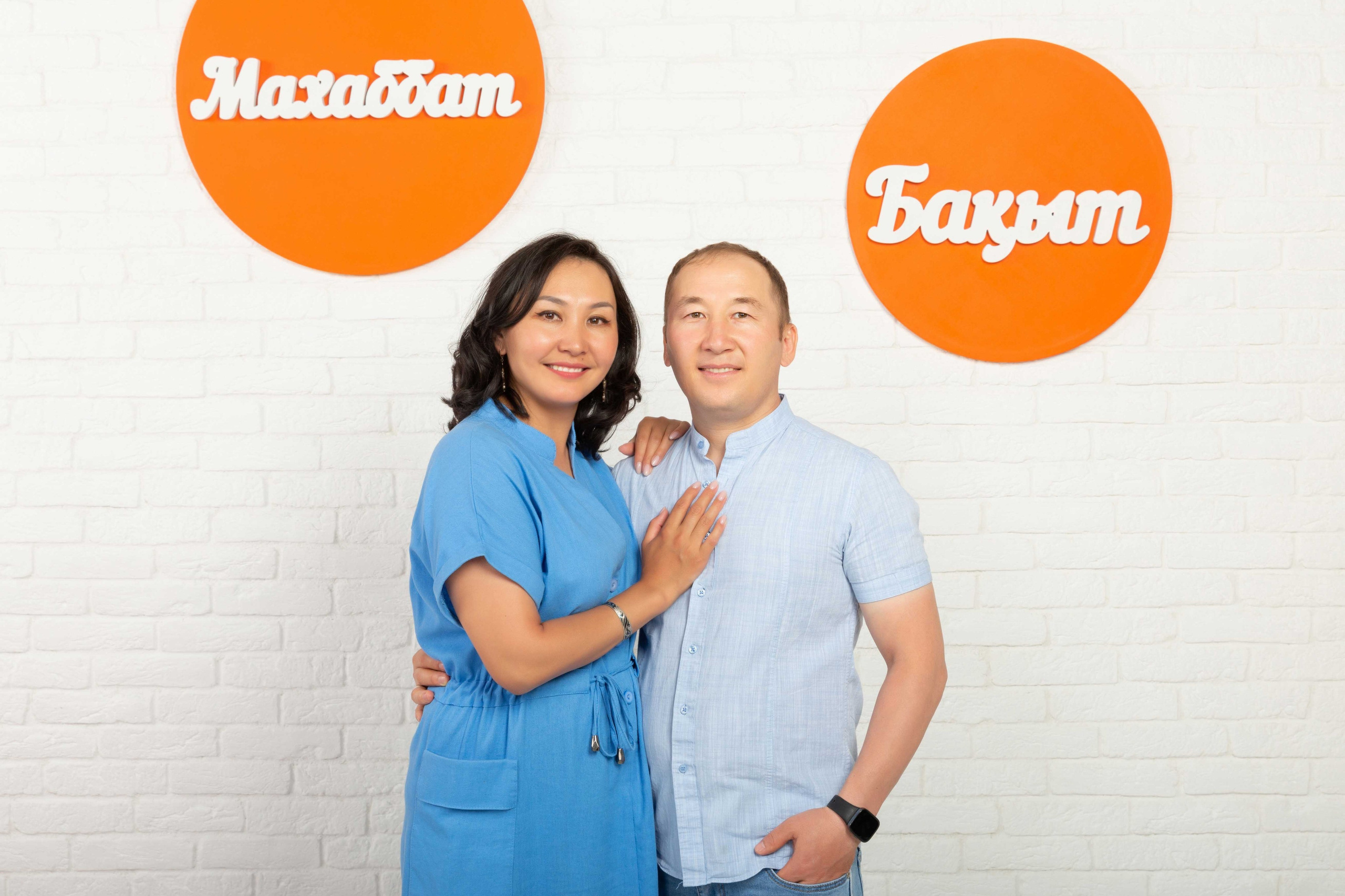 Данагуль и семья. Фотостудия Алматы. Семейная и детская фотостудия Family studio.Фотограф Алматы