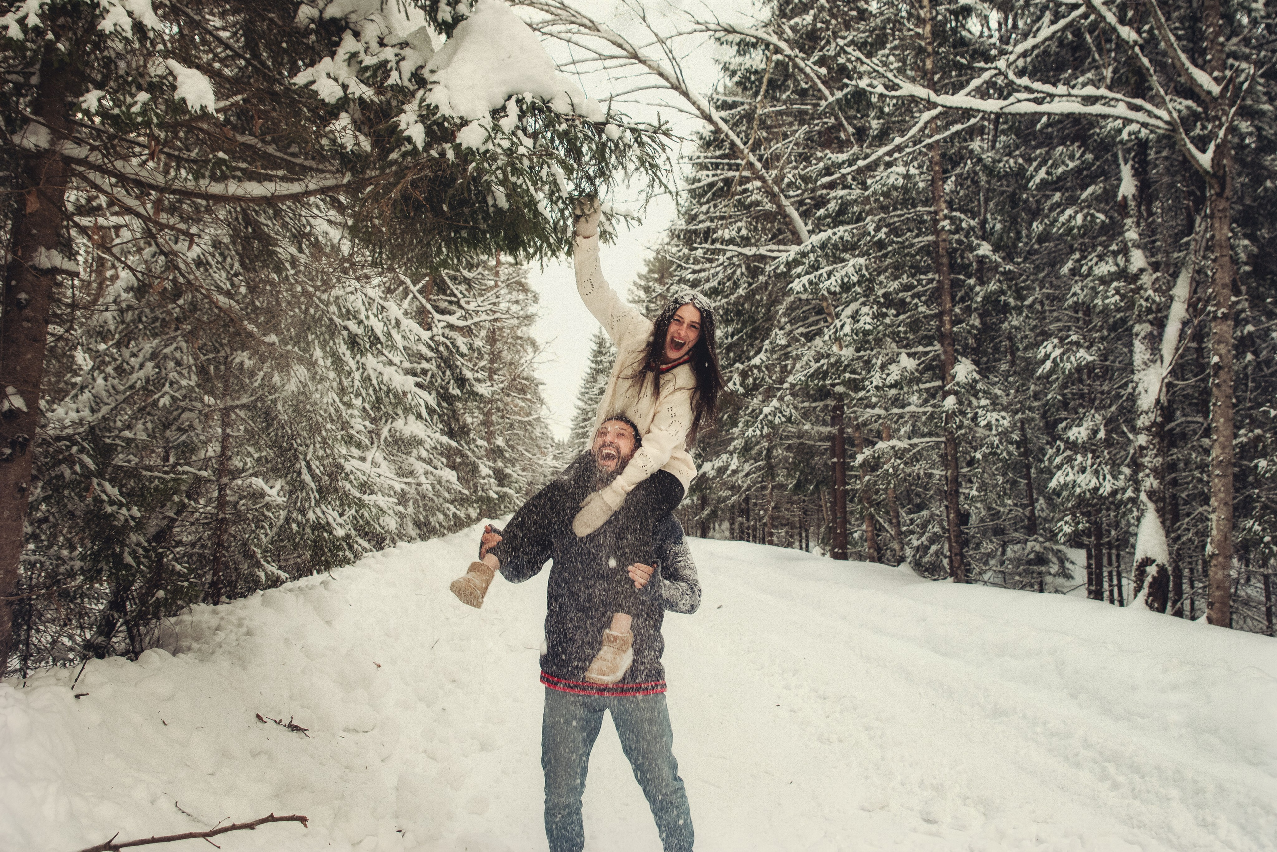В зимнем лесу. Фотограф Крещение Венчание Москва