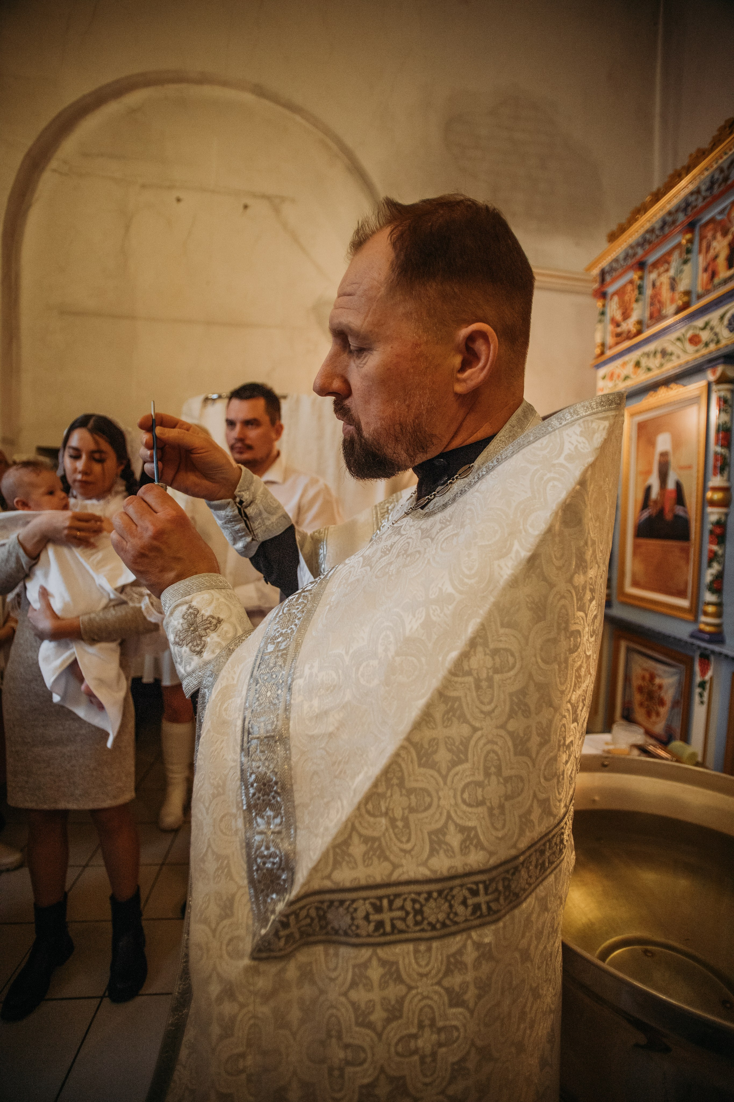 Крещение Аглаи. Венера Гайн. Репортажный фотограф  Тюмень. Обучение фотографии с 0