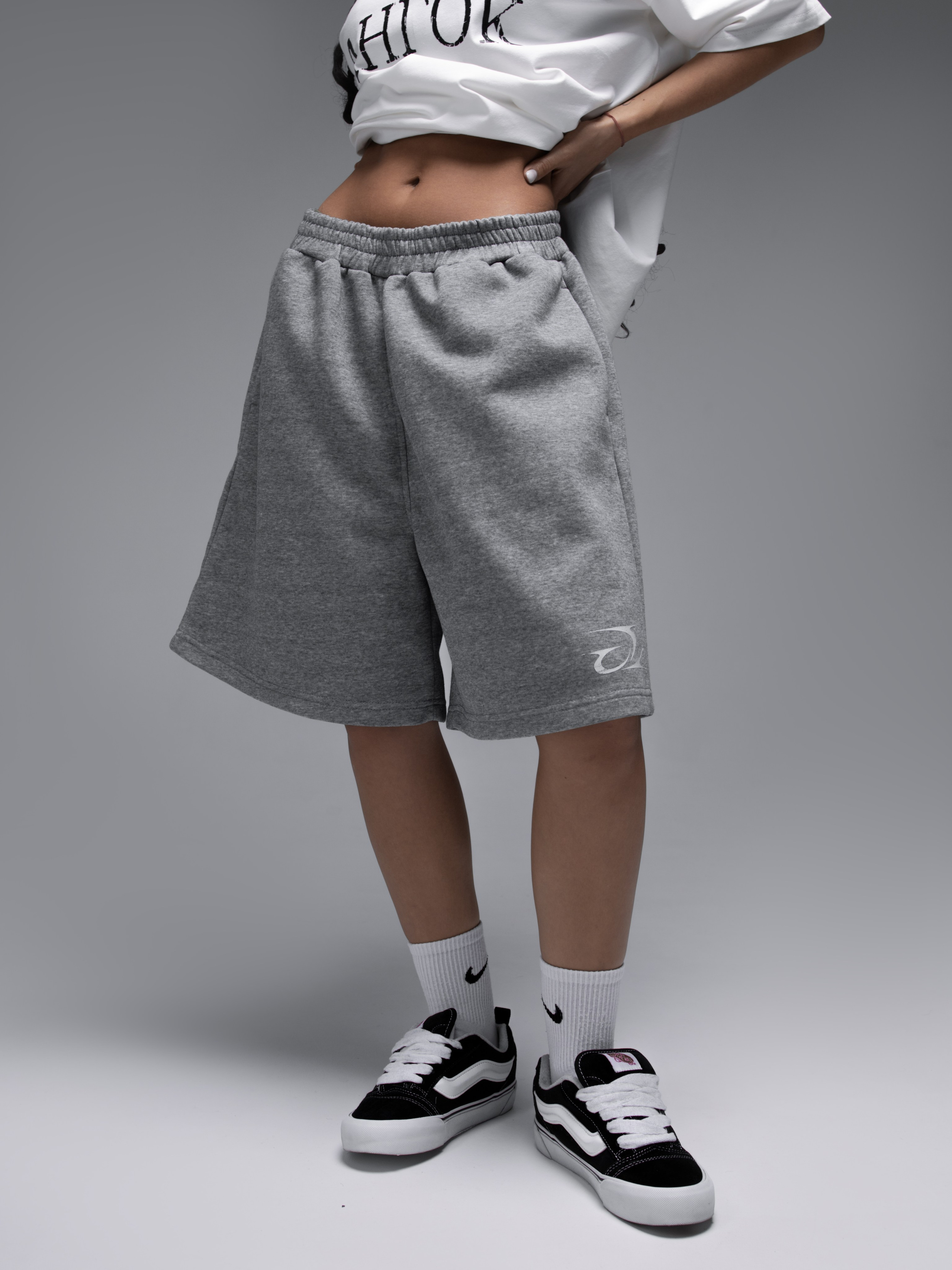 КАТАЛОГ | серый фон. RUNA production — стильные съемки для брендов