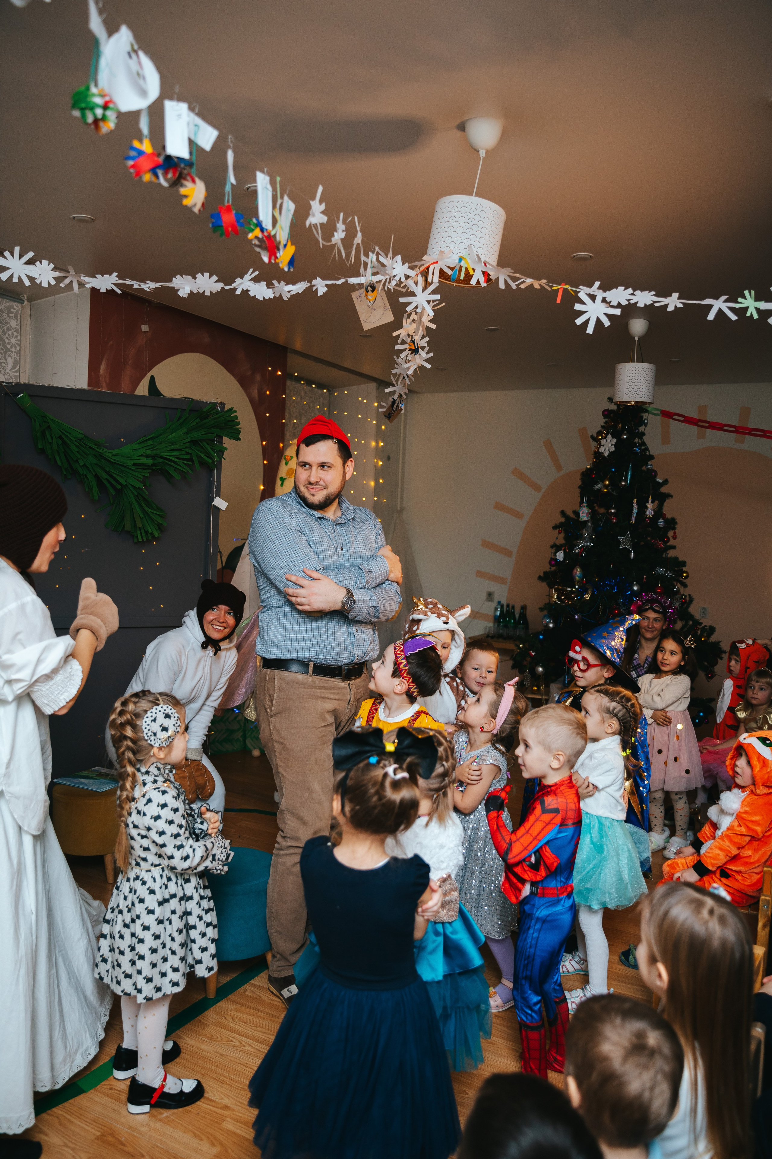 Новогодний утренник в Монтессори-садике. Семейный lifestyle фотограф в Санкт-Петербурге Людмила Пахомова