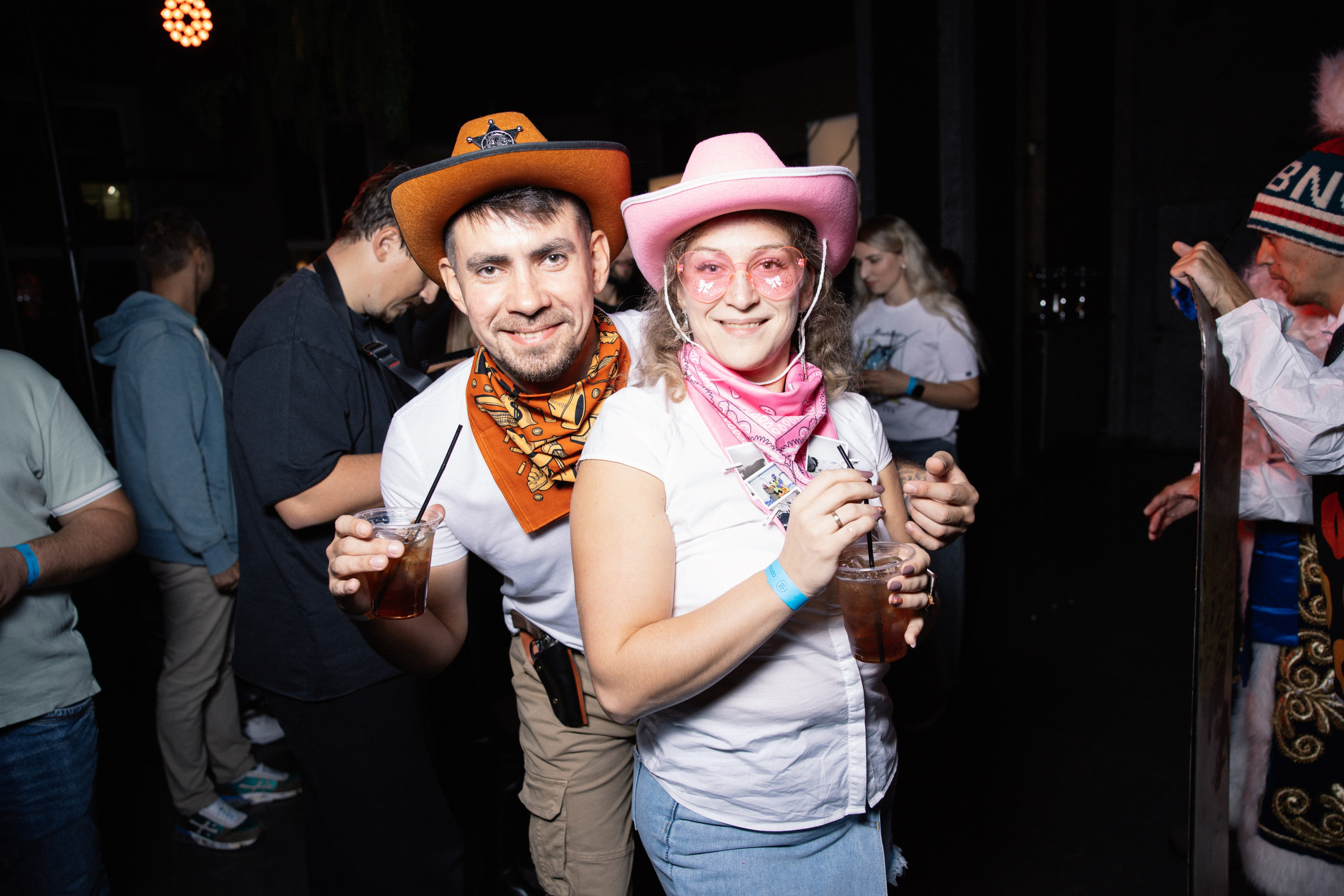 Соседи, Тусец. Фотограф Эдуарда Титанян