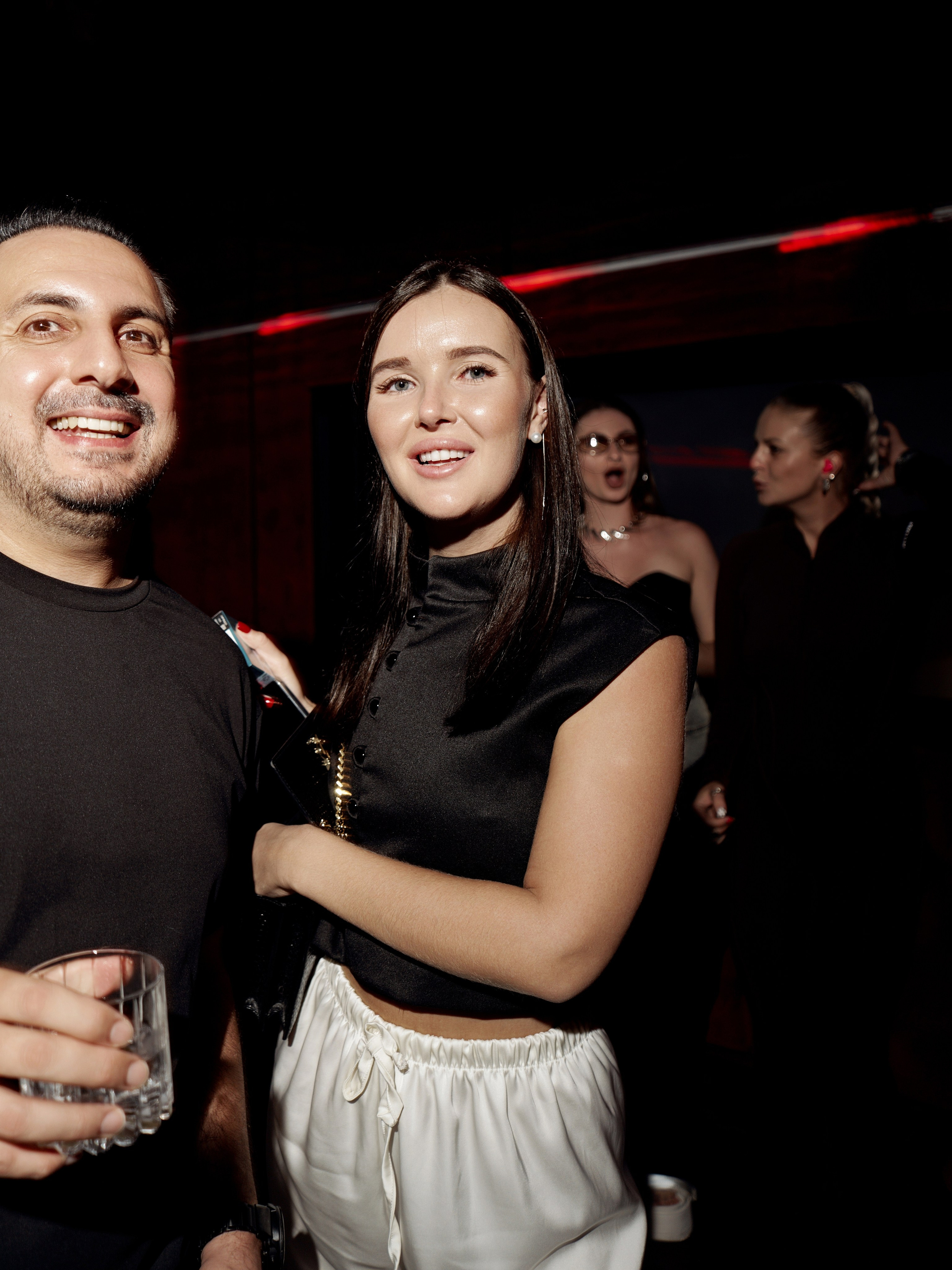 CLUB. NOIZOMAX Художественный фотограф в Дубай