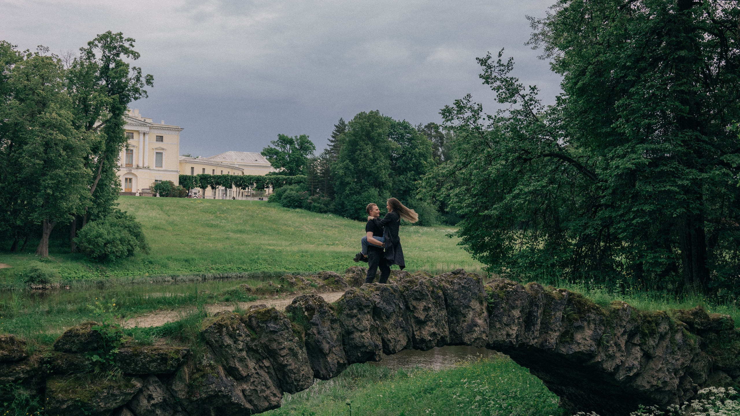 История любви Игоря и Мирославы в Павловском парке. Профессиональный фотограф в Санкт-Петербурге Александр Волосенцев