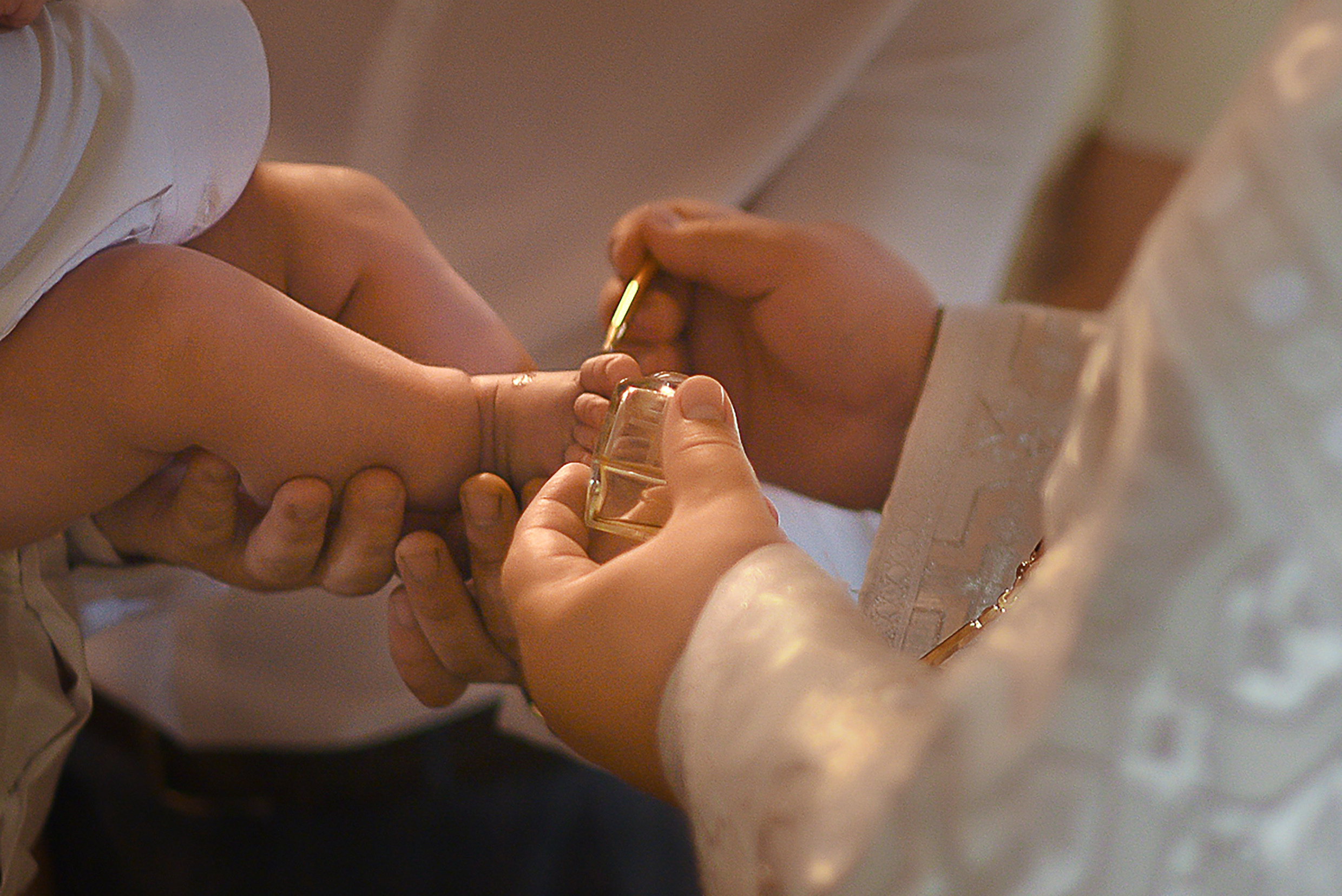 Фотосъемка таинства святого крещения в г. Ярославле и Ярославской обла. Профессиональный фотограф Елена Красилина г.Ярославль, г. Рыбинск