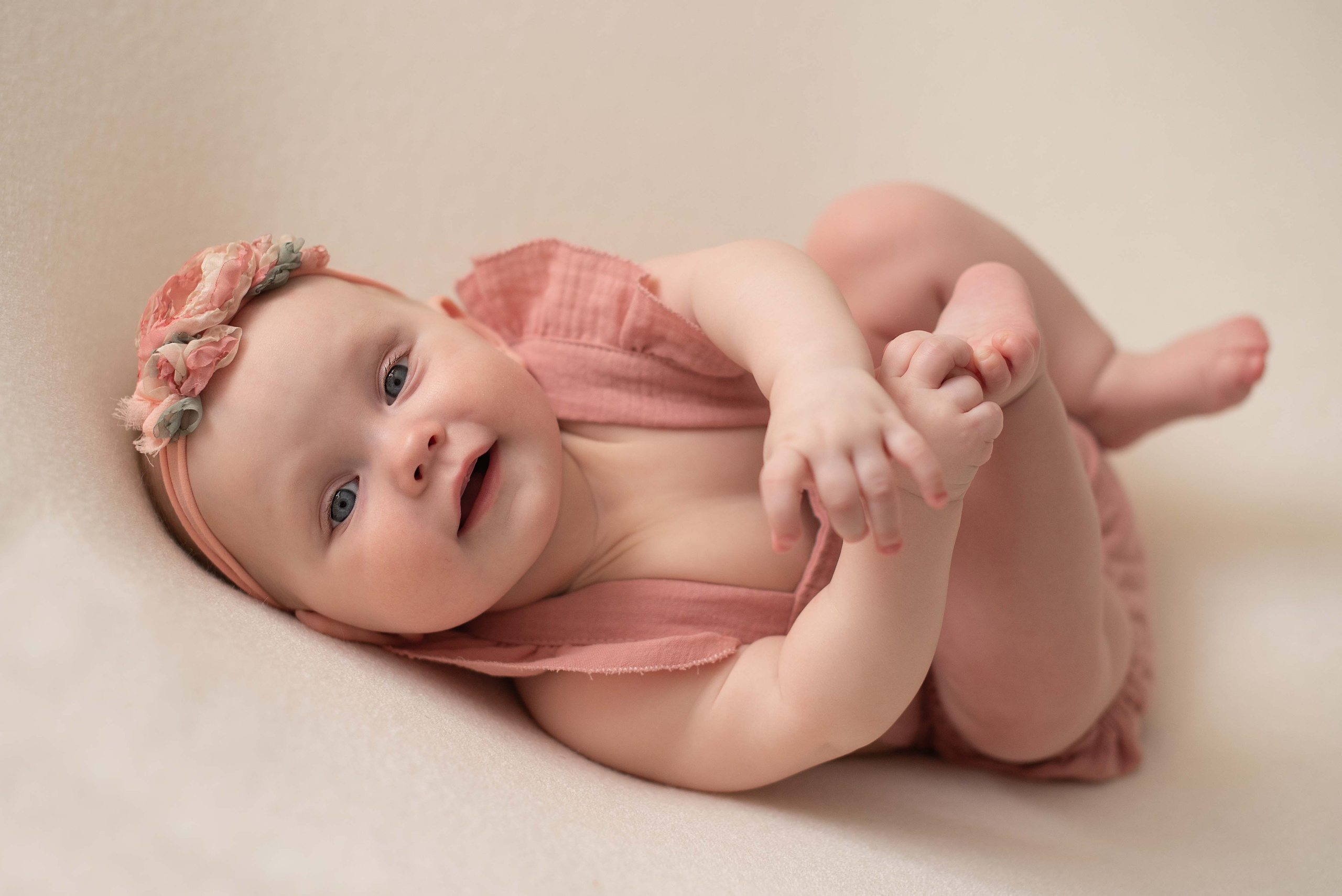 Фотосессия детей до года, детская фотосессия в г. Ярославле и Ярославс. Профессиональный фотограф Елена Красилина г.Ярославль, г. Рыбинск