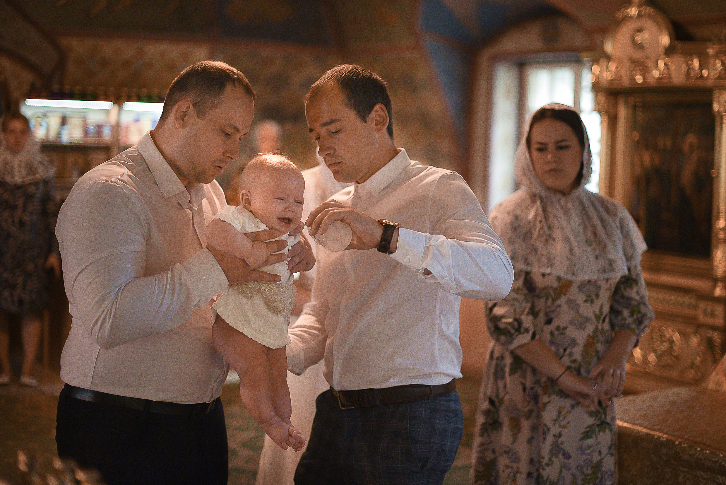 Фотосъемка таинства святого крещения в г. Ярославле и Ярославской обла. Профессиональный фотограф Елена Красилина г.Ярославль, г. Рыбинск