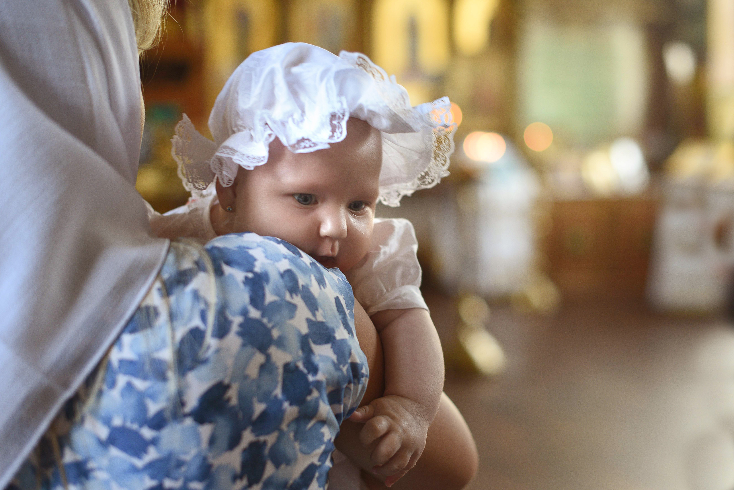 Фотосъемка таинства святого крещения в г. Ярославле и Ярославской обла. Профессиональный фотограф Елена Красилина г.Ярославль, г. Рыбинск