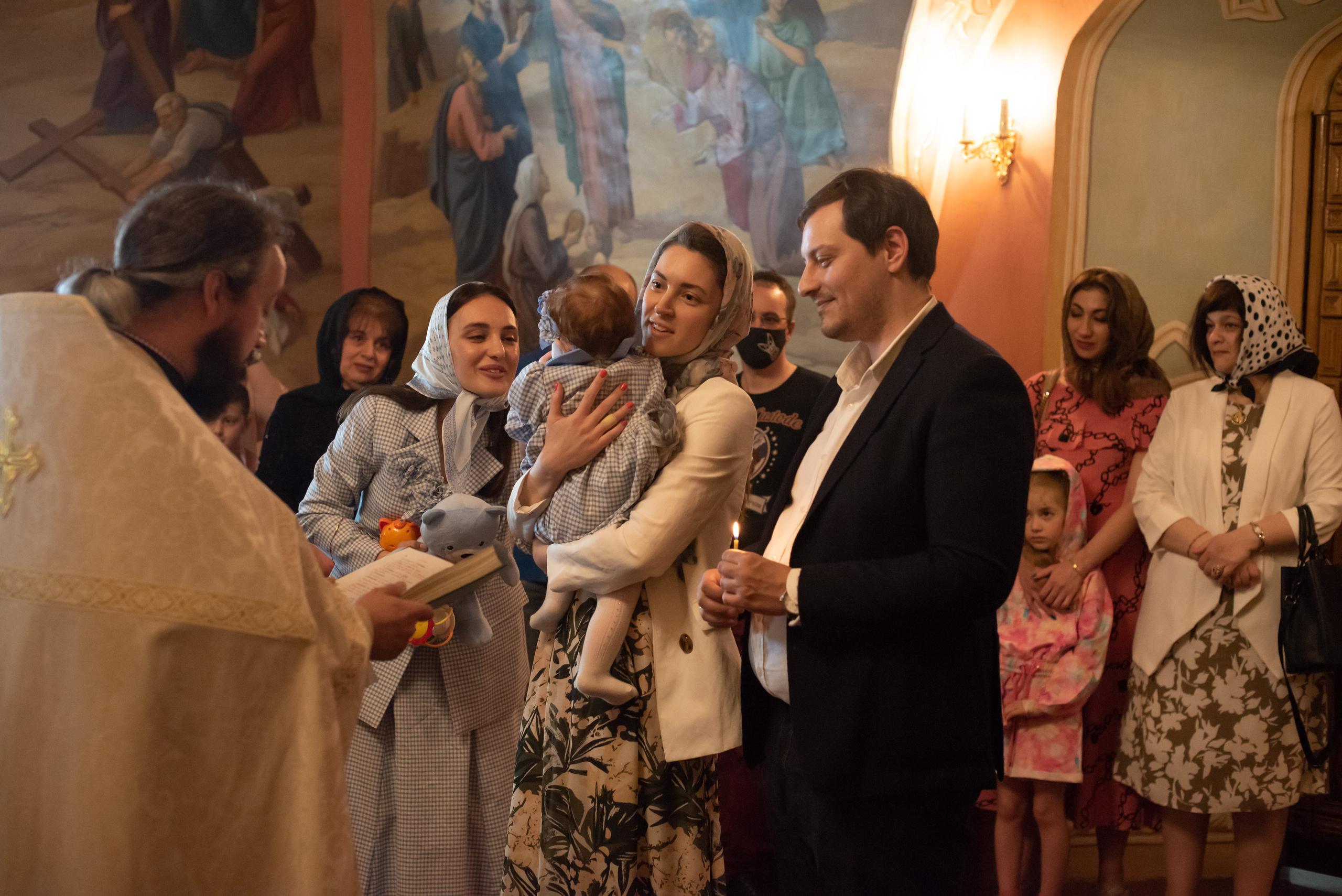 Фотосъемка таинства святого крещения в г. Ярославле и Ярославской обла. Профессиональный фотограф Елена Красилина г.Ярославль, г. Рыбинск