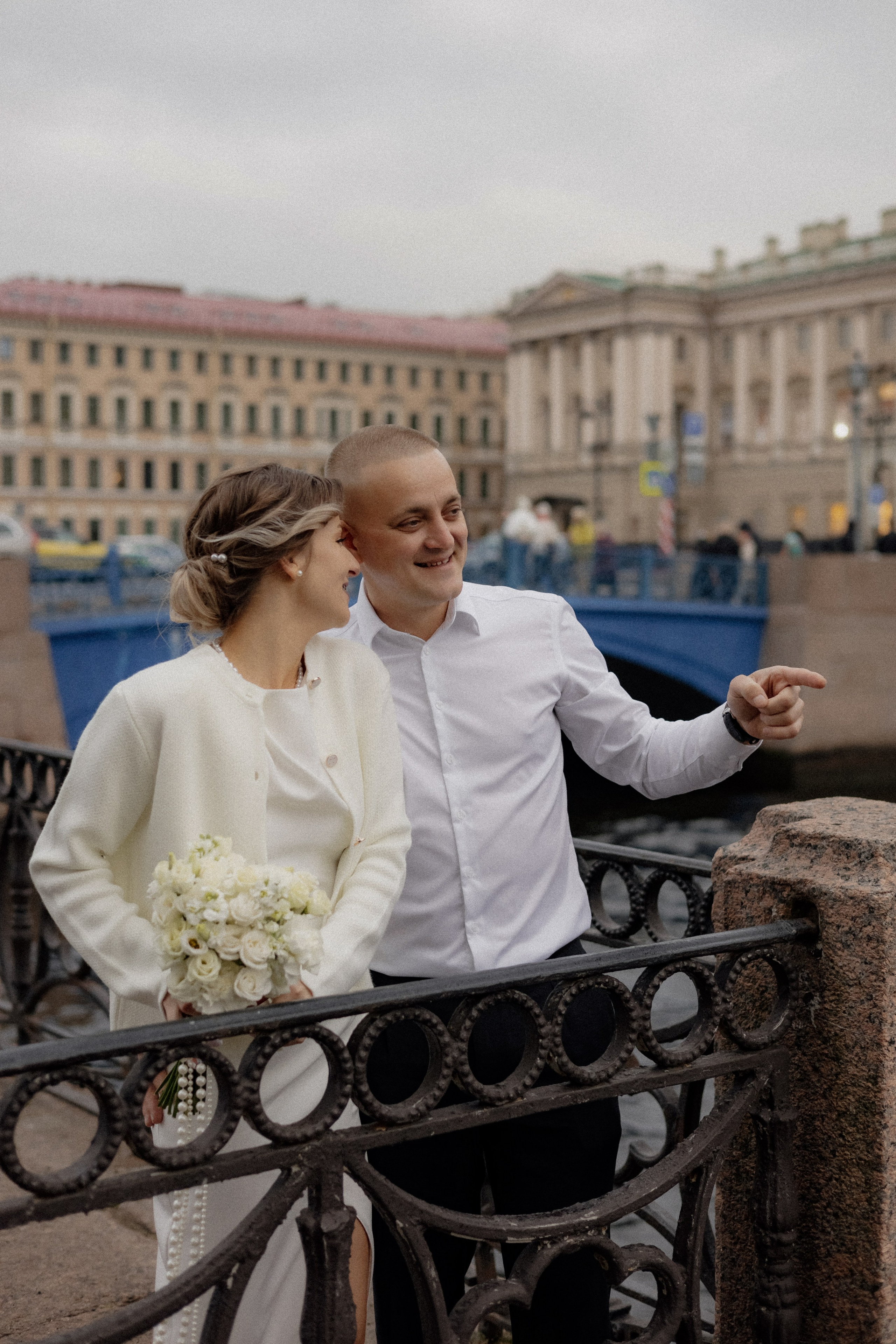 Свадебная прогулка у Исаакия. Свадебный фотограф в Санкт-Петербурге Ксения Кобышева
