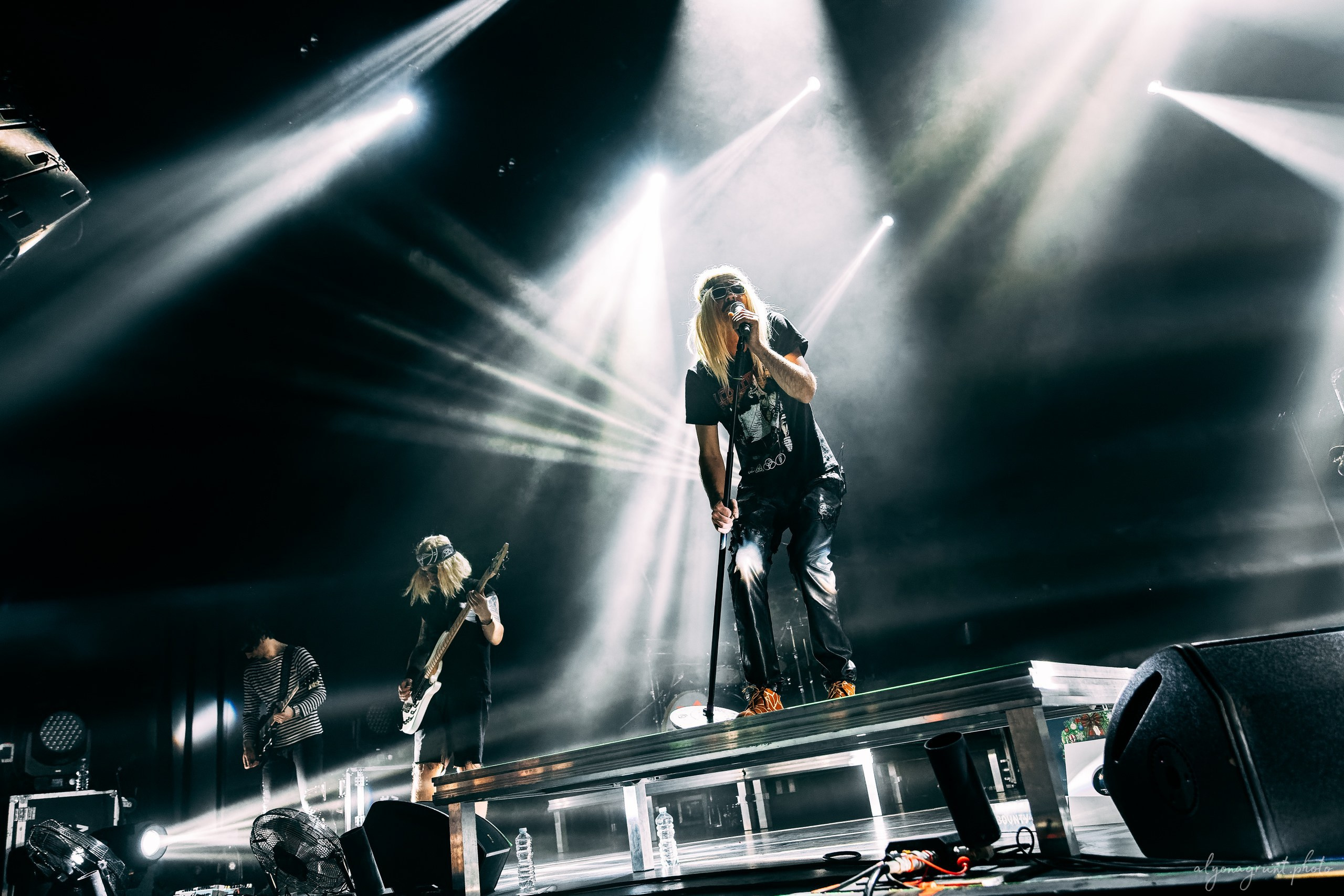 Багровый Фантомас, фоторепортаж, СПб, BASE, 14.12.2025. Алена Адрианова: фотограф в Санкт-Петербурге