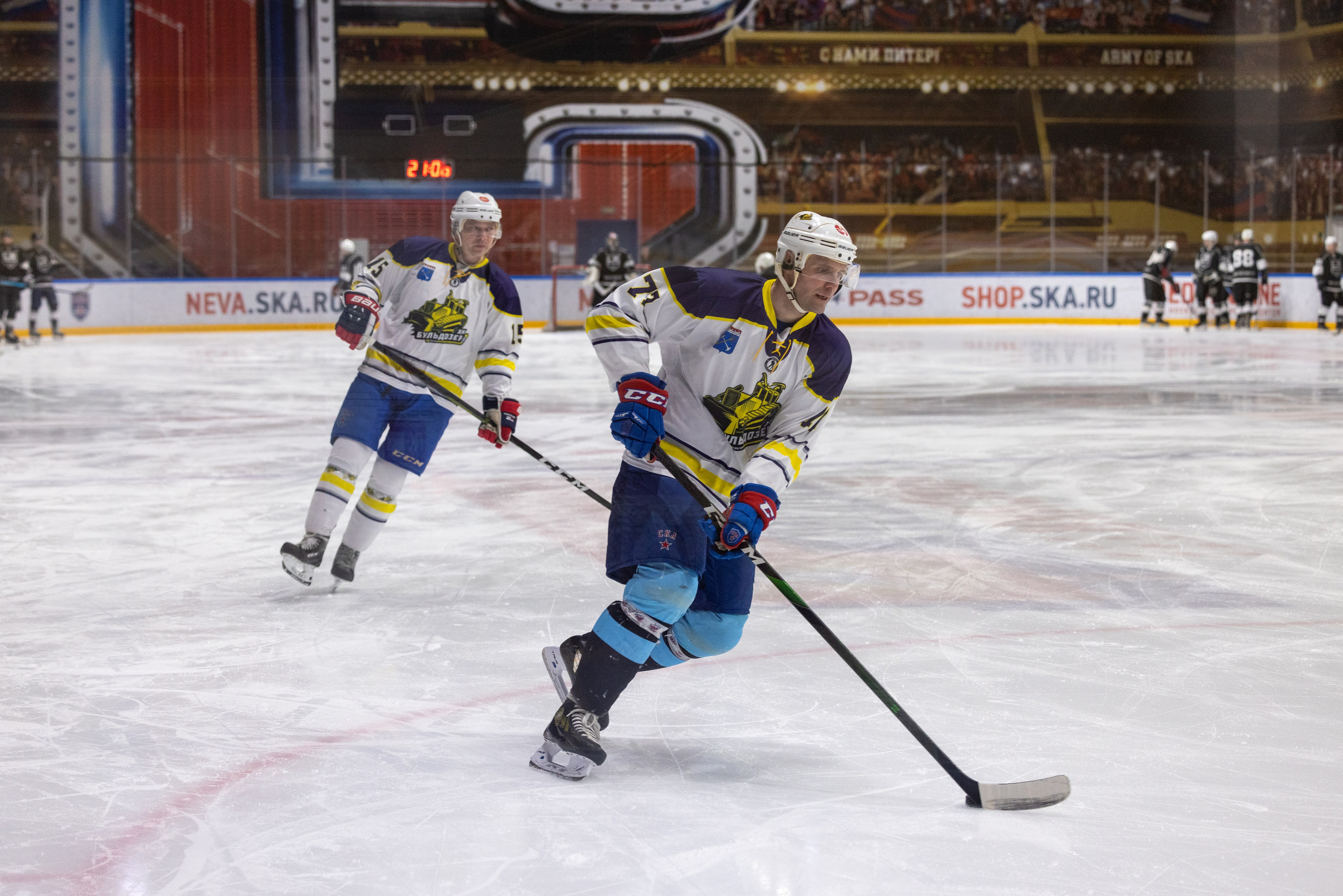 Бульдозер vs. LR-строй. Фотограф Александр Заломаев