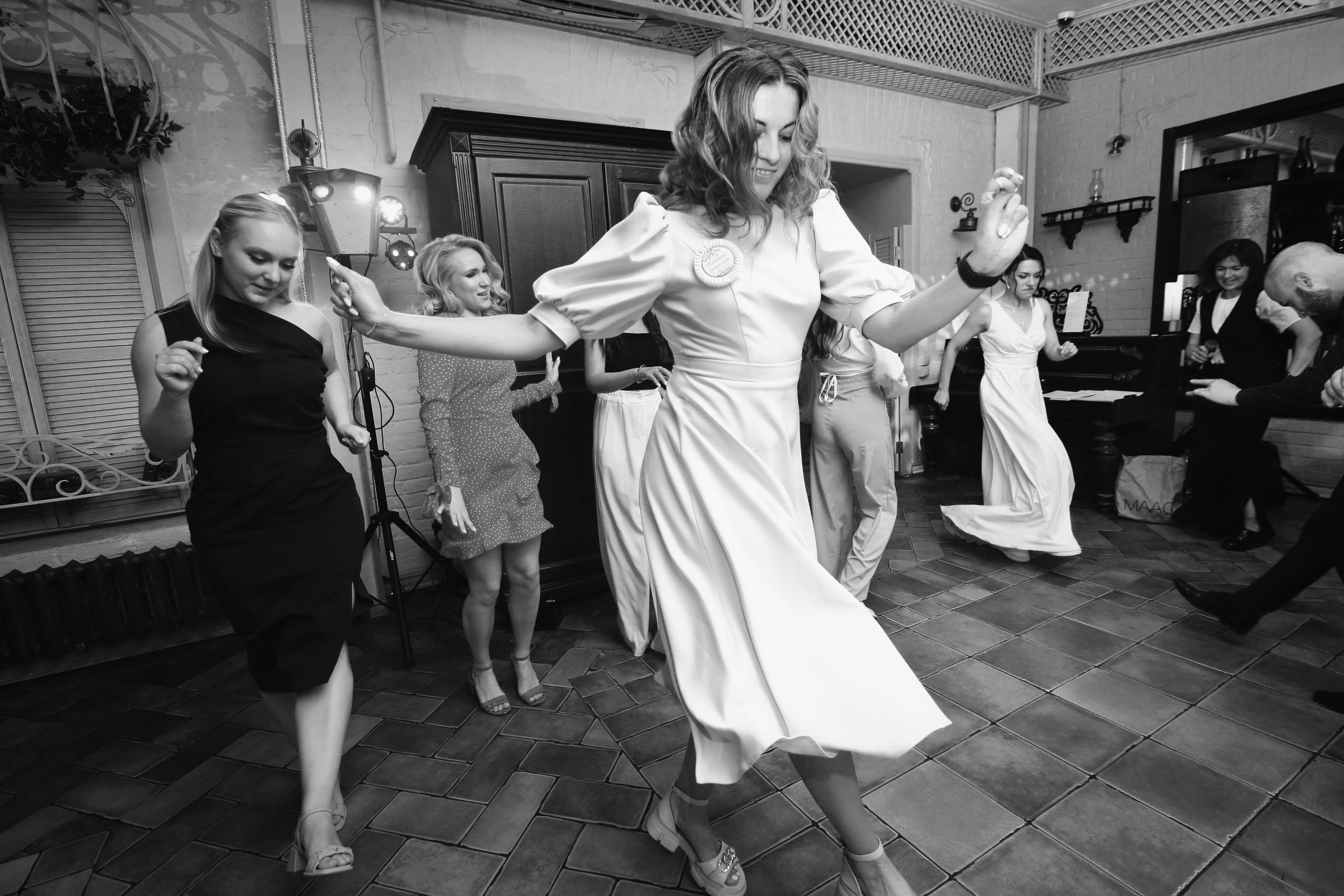 Съемка пары в отеле, на природе, в городе. Свадебный и репортажный фотограф в Ярославле и Санкт-Петербурге Роман Микрюков