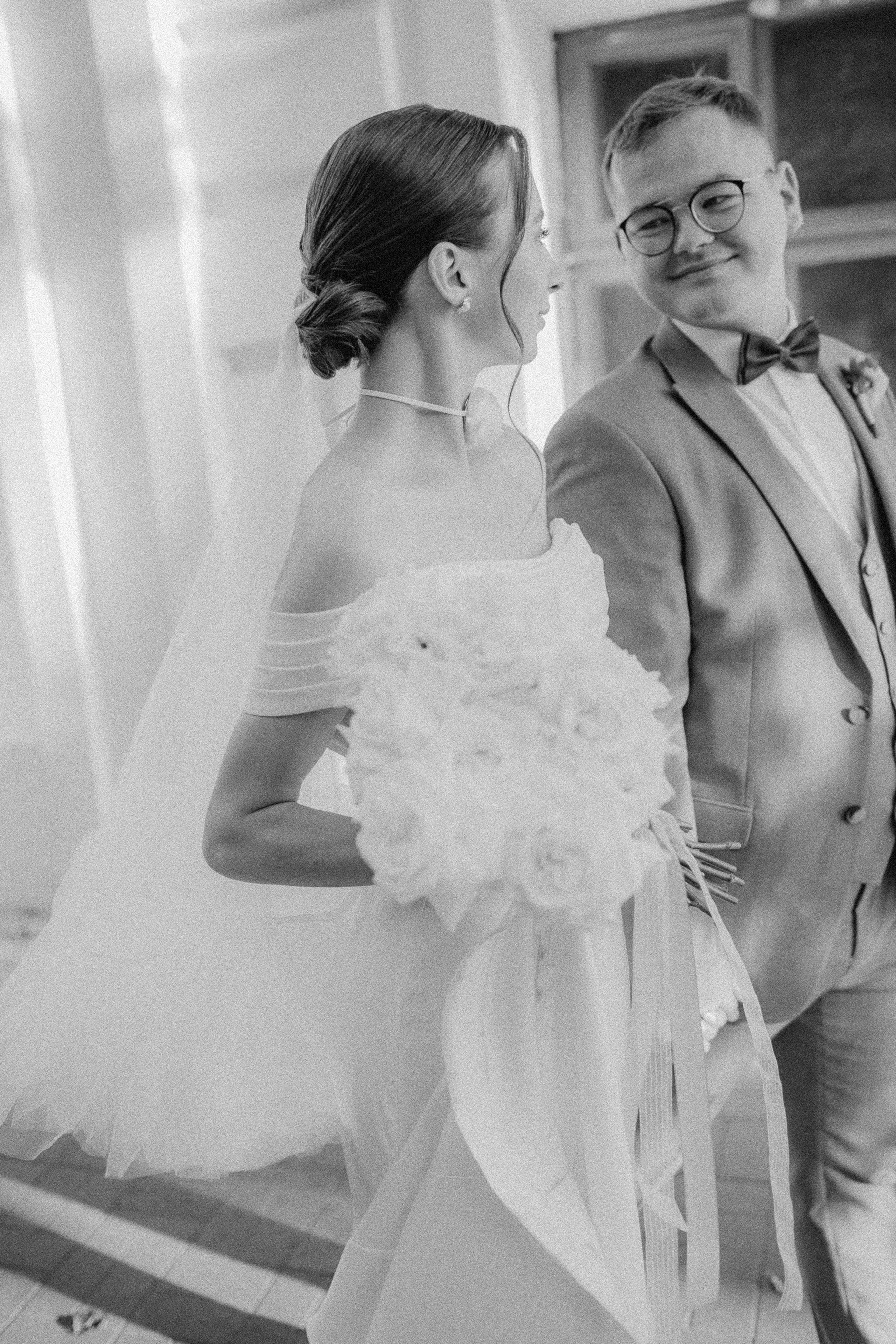 Свадебная осенняя фотосессия Ивана и Лидии в городе. Свадебный и репортажный фотограф в Ярославле и Санкт-Петербурге Роман Микрюков