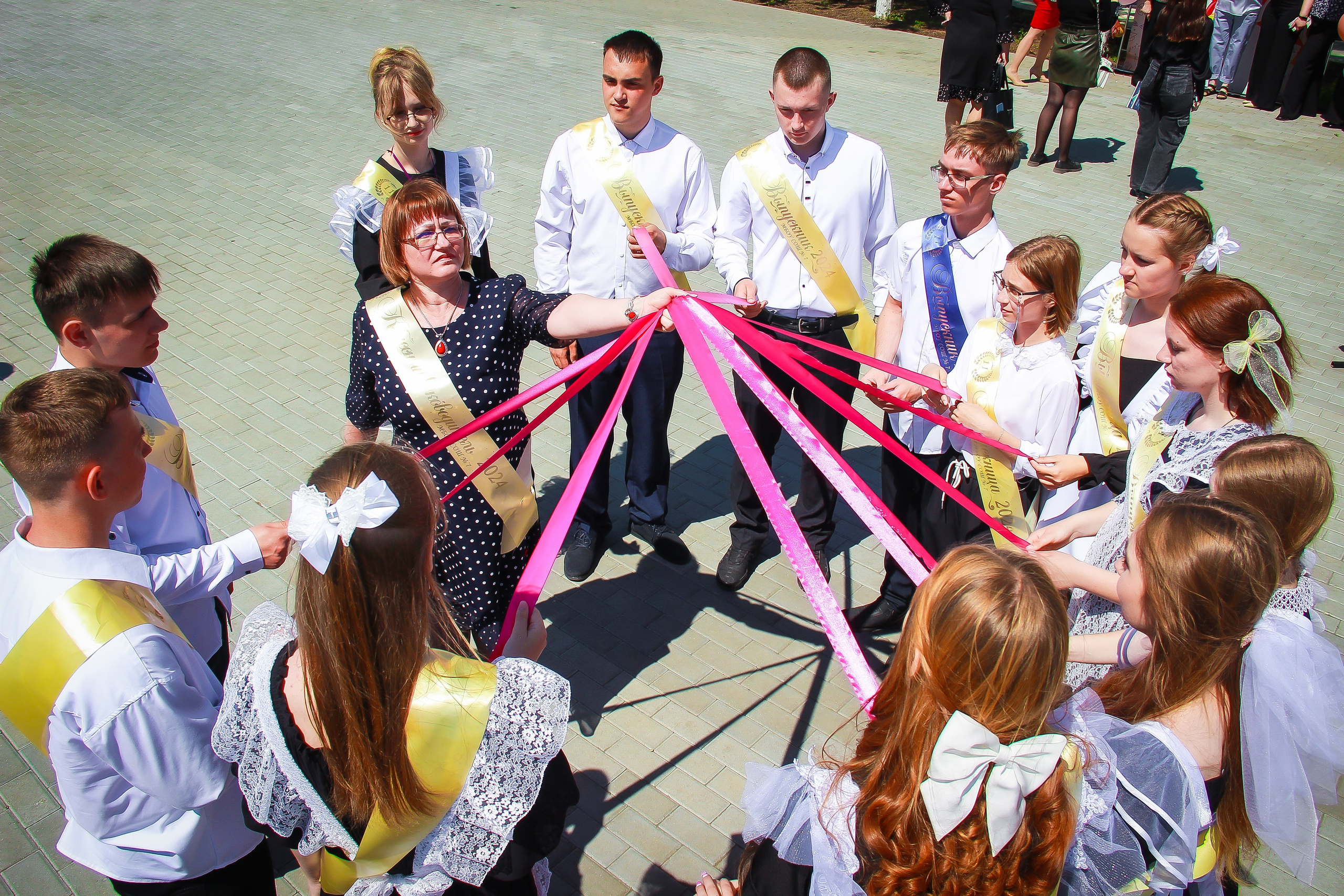 9-11 классы СЪЁМКИ ВЫПУСКНЫХ И ПОСЛЕДНИХ ЗВОНКОВ. Выпускные альбомы для школ и Детских садов в Барнауле /Выпускные/Свадебные/Детские/Семейные и др. виды съёмок /Фотограф Вера Валейко