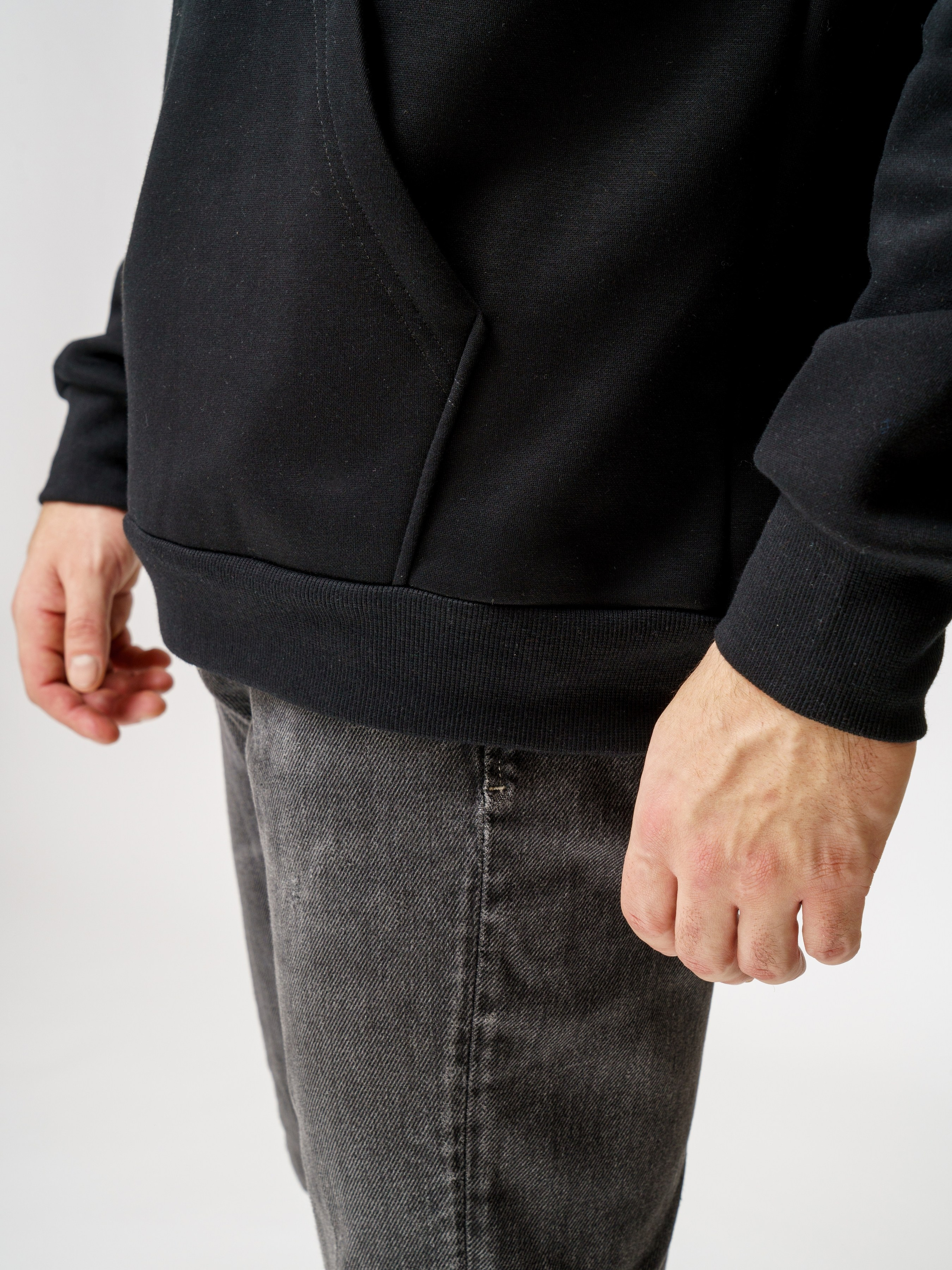 Худи мужское, модель Вячеслав. KED Production — продакшн из СПб. Создаём фото, видео и контент, который помогает брендам и селлерам продавать больше