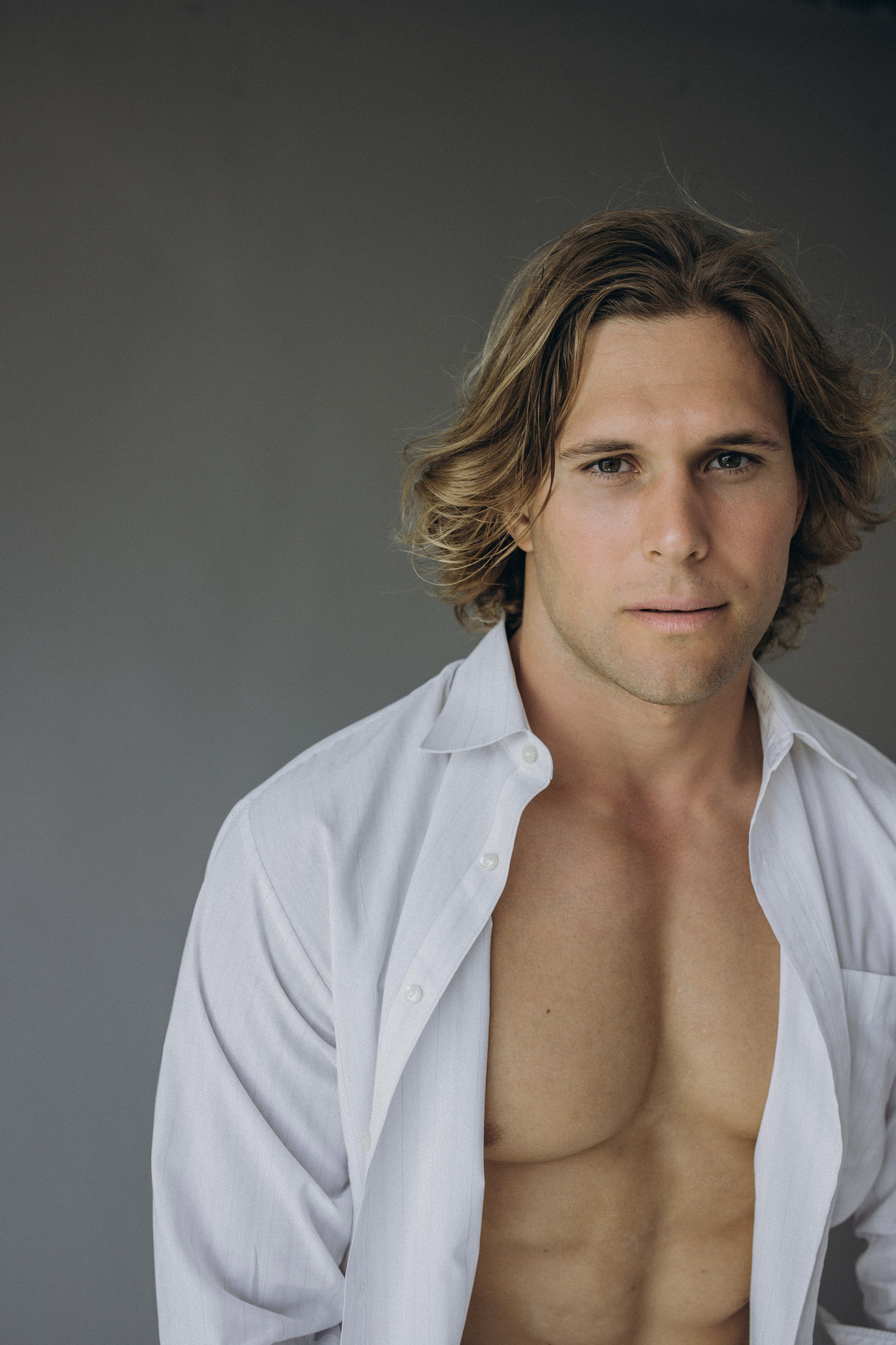 Мужской портрет в студии. Главная