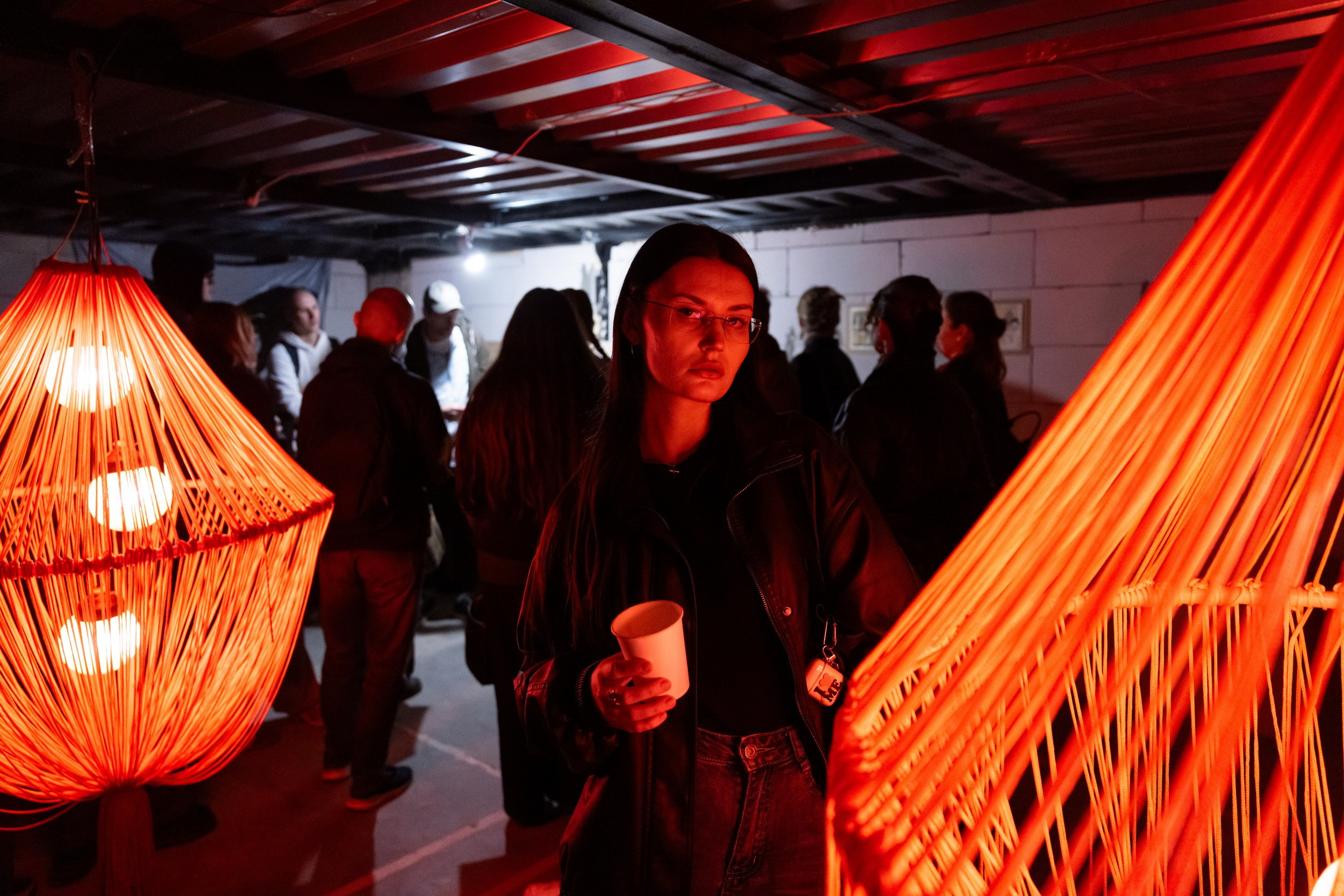 «Полуденно. Или как я провел лето» — вернисаж выставки современного искусства от Дома культуры (26 сентября 2025). Репортажный фотограф Алексей Пирязев