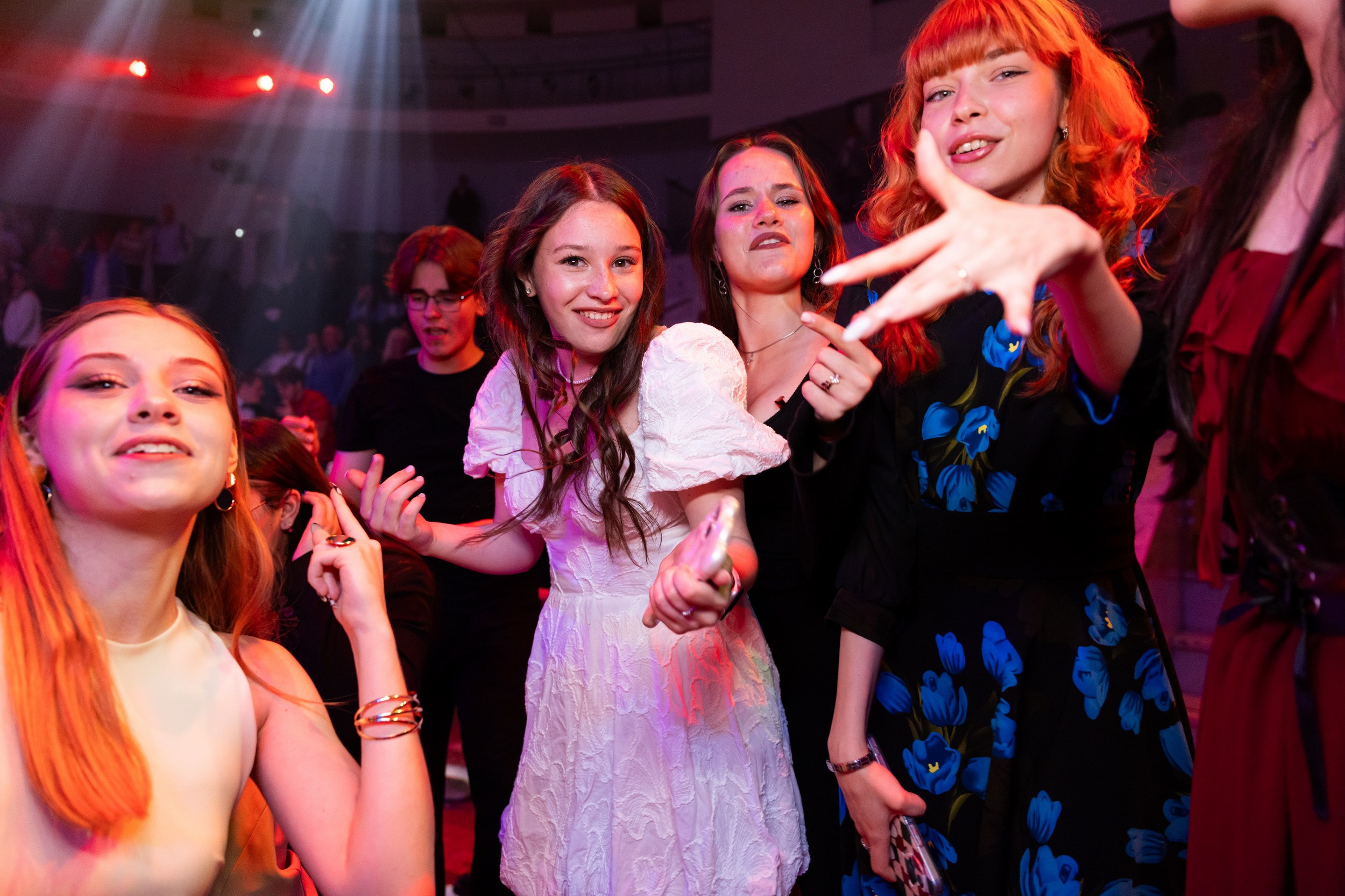 Городской бал выпускников (24 июня 2025). Репортажный фотограф Алексей Пирязев