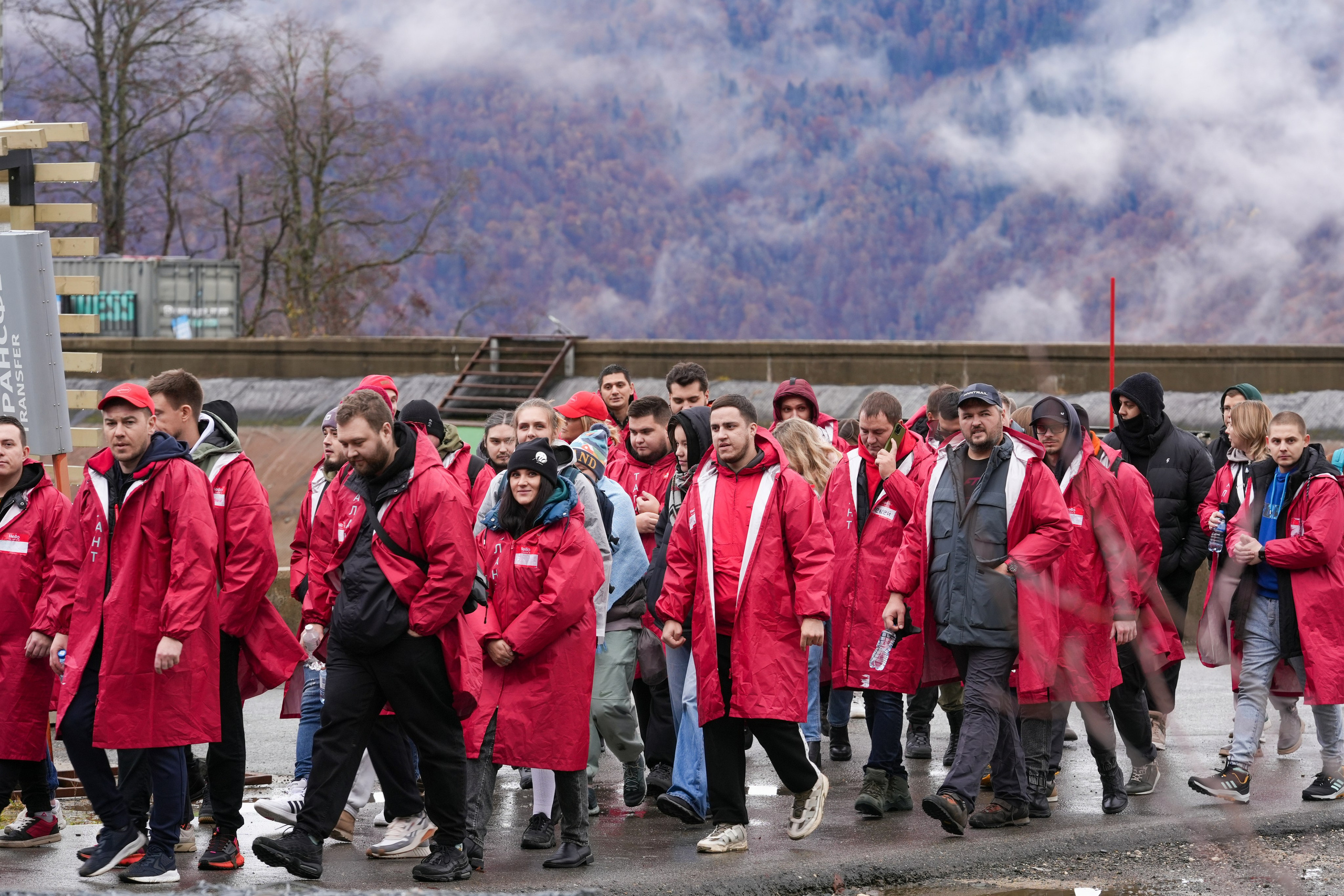 MICE мероприятие — хайкинг на курорте Роза Хутор. Репортажный фотограф в Красной Поляне и Сочи Павлюченко Екатерина