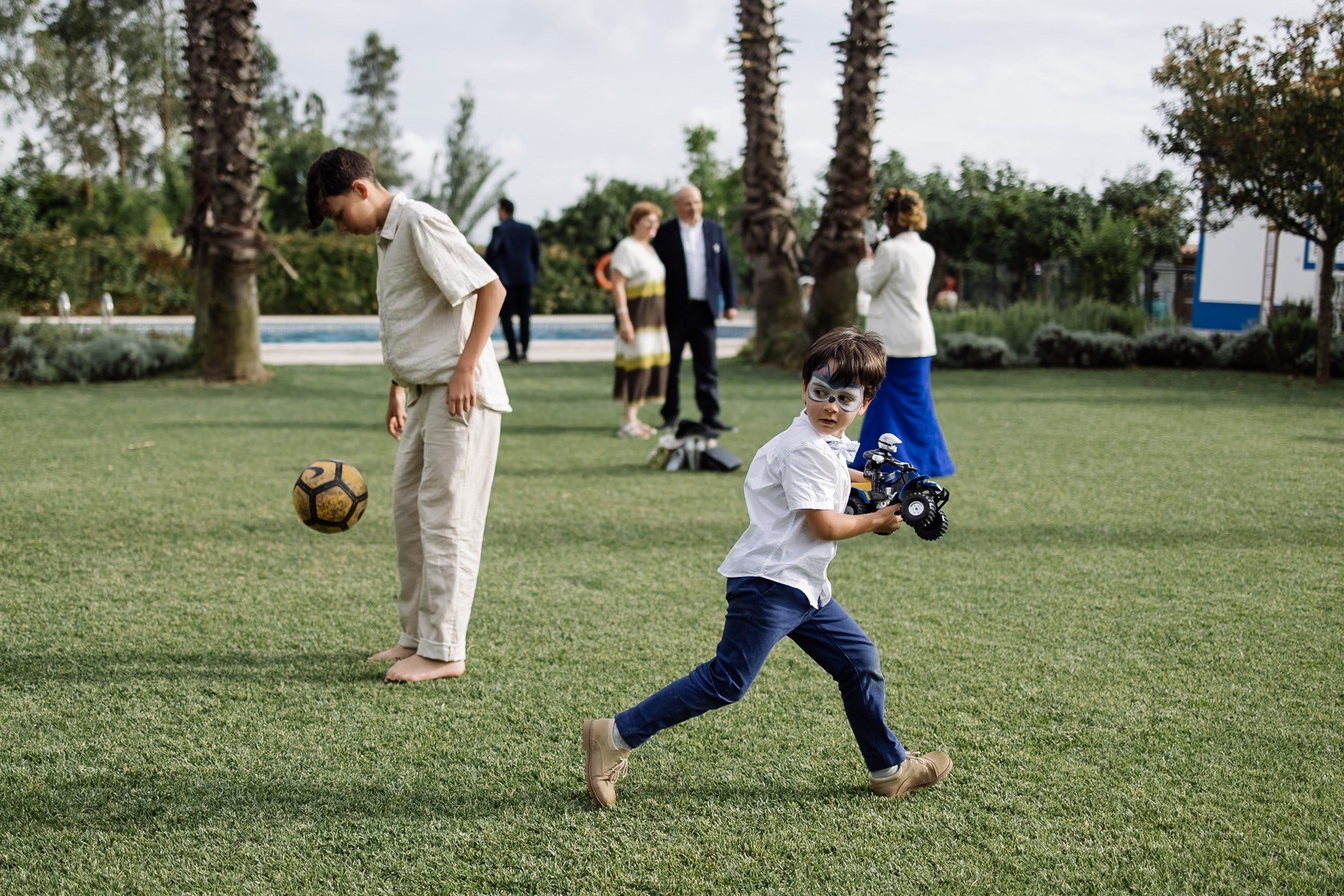 PLANT A TREE. Wedding photographer in Europe