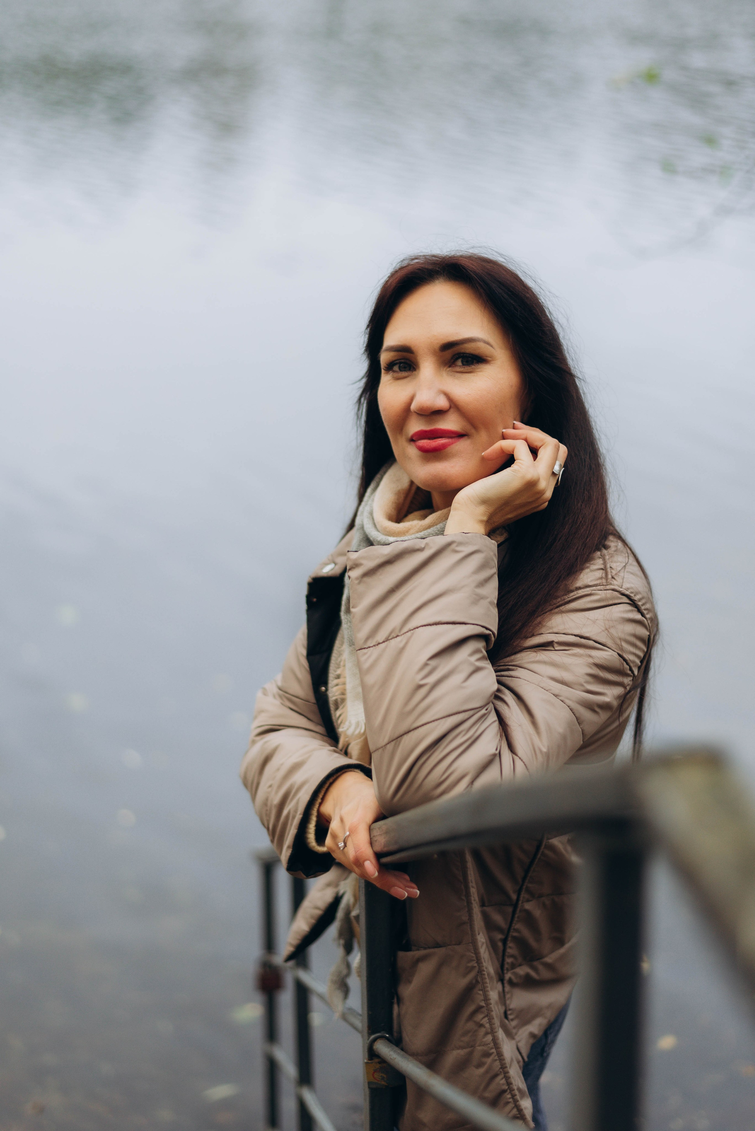 Прогулочная фотоссесия для девушки в парке. Семейный фотограф в Железнодорожном Масаева Елена