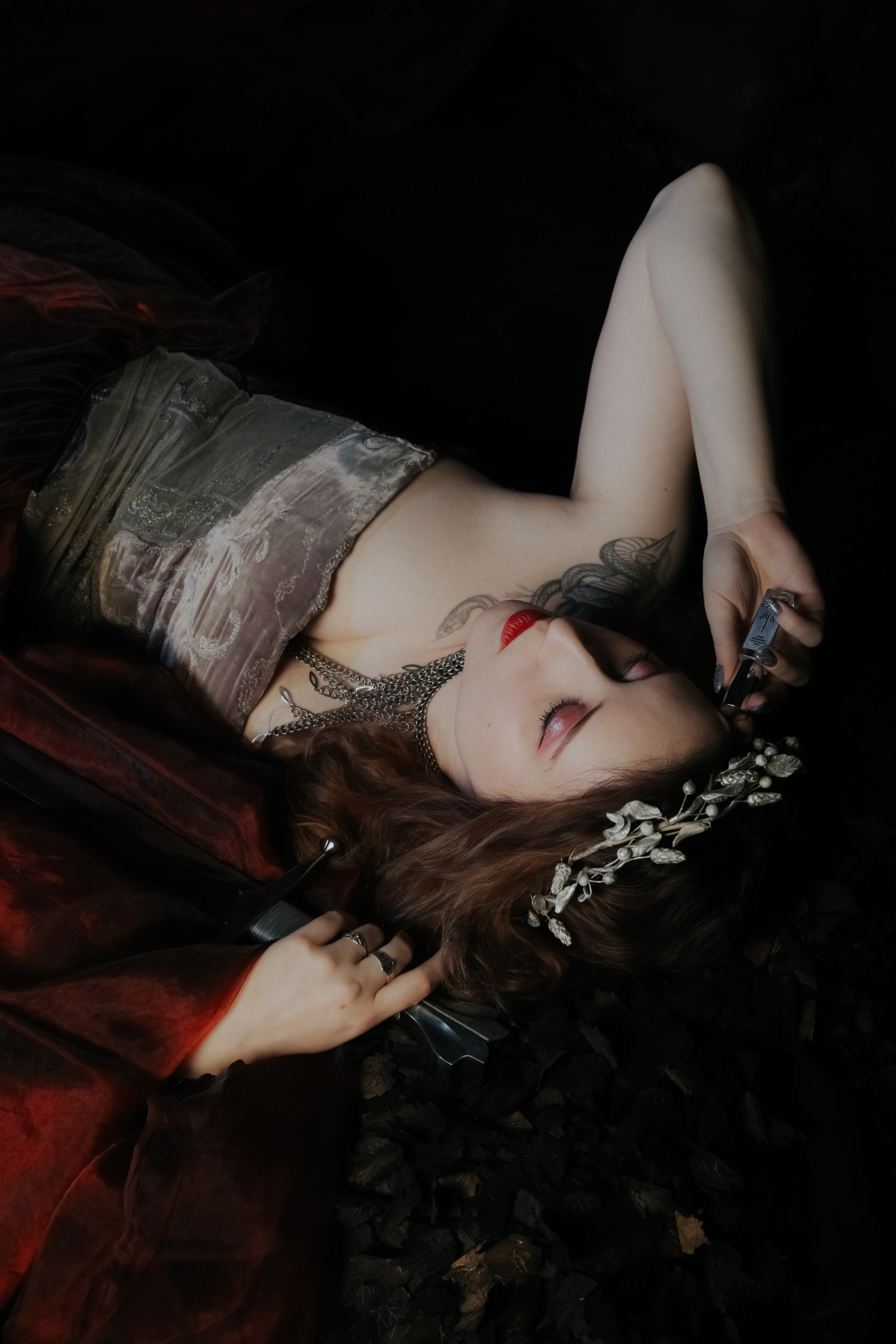 Фотосессия к выходу духов «Неблагой двор». Фотограф Ellairen