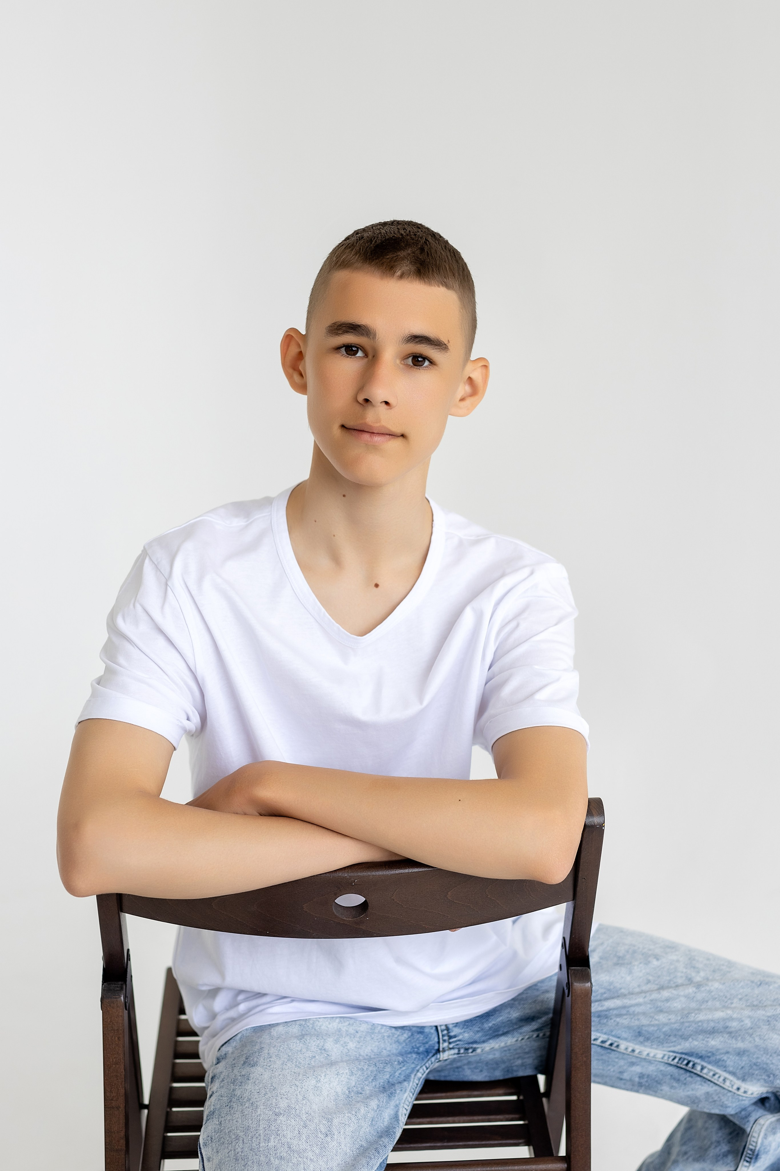 Школа 11, 9-г класс. Артём. Стильный выпускной альбом Владивосток фотограф Вероника Мигачева