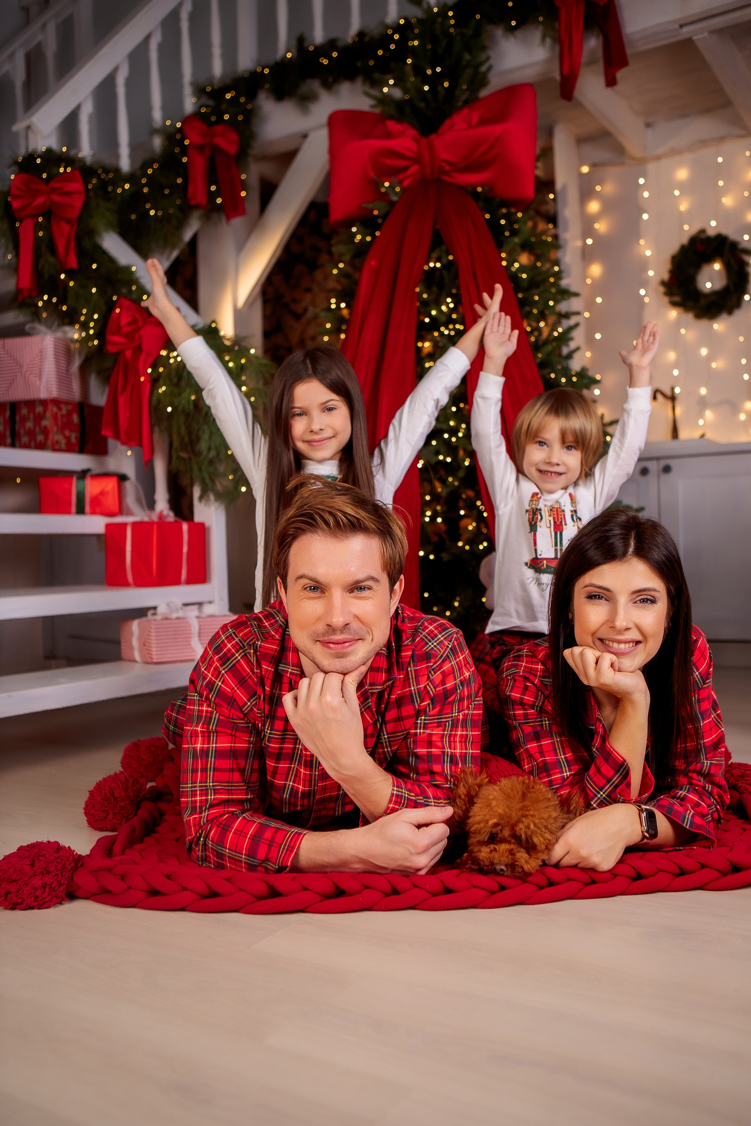 Семейная новогодняя фотосессия. Семейный детский фотограф. Фотосессия в Минске