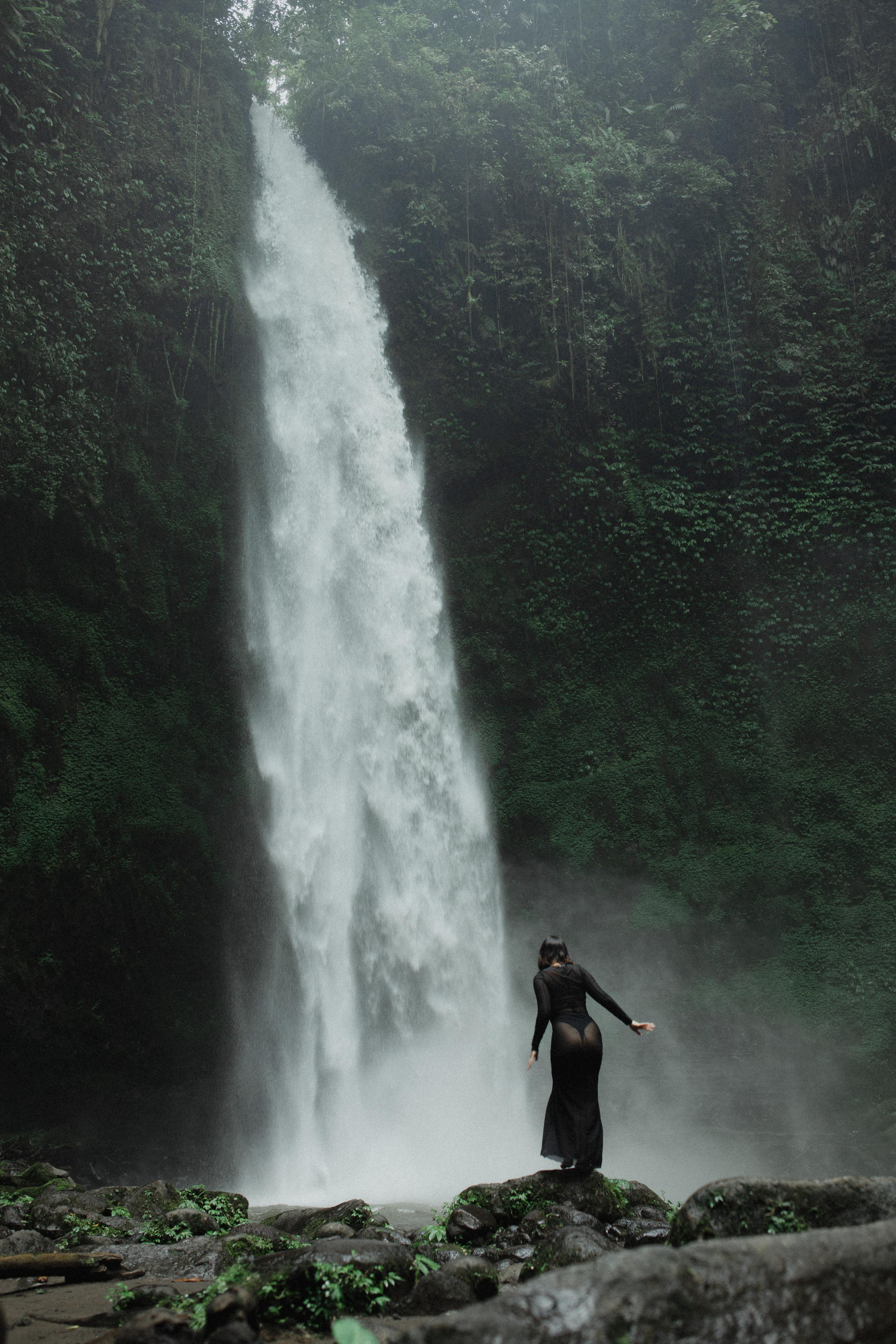 Фотосессия Карины на водопаде. Фотограф Москва Дмитрий Курасов