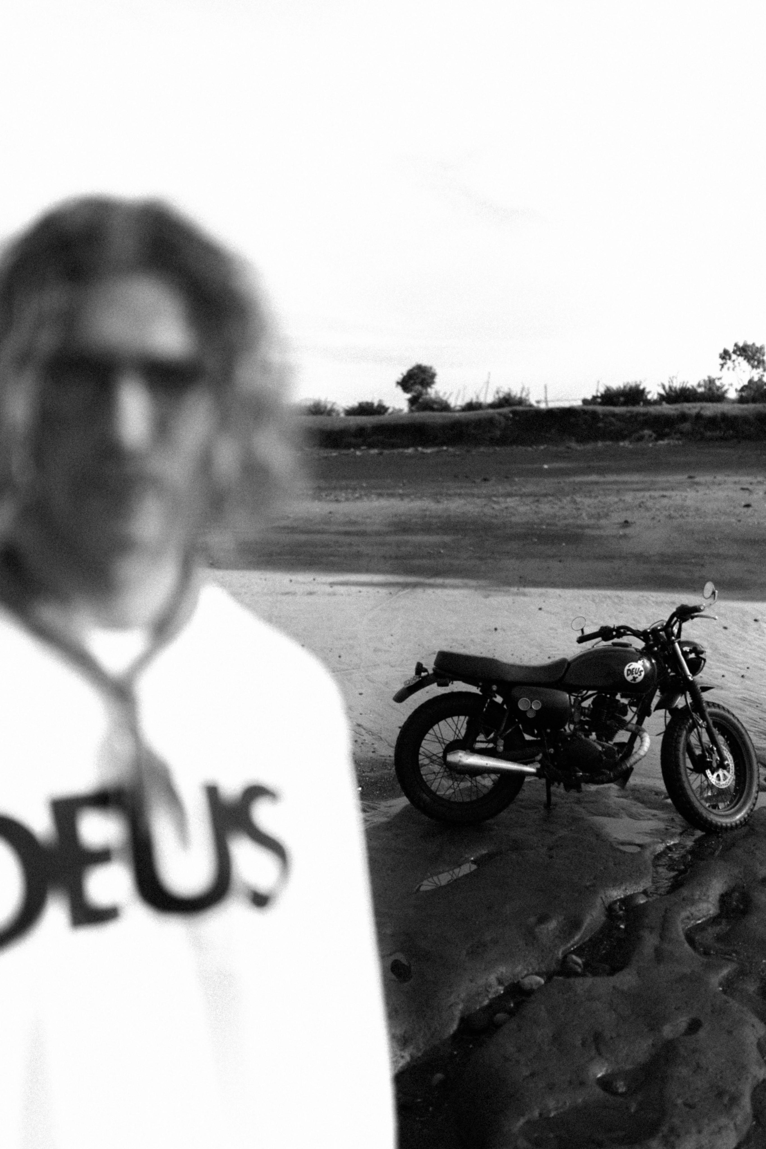 Мужская фотосессия на Бали с мотоциклом. Фотограф Москва Дмитрий Курасов