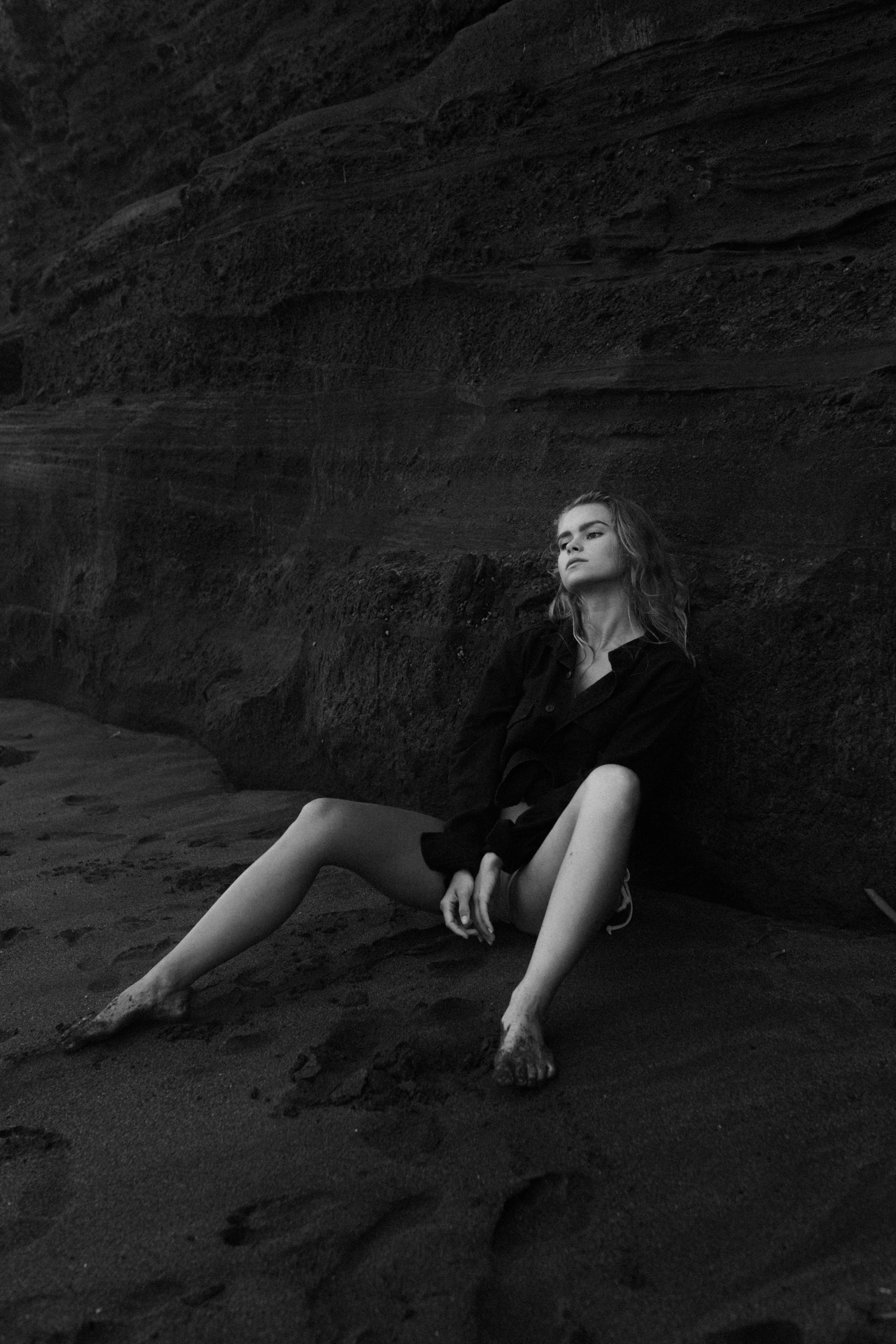 Диана на черном пляже. Фотограф Москва Дмитрий Курасов