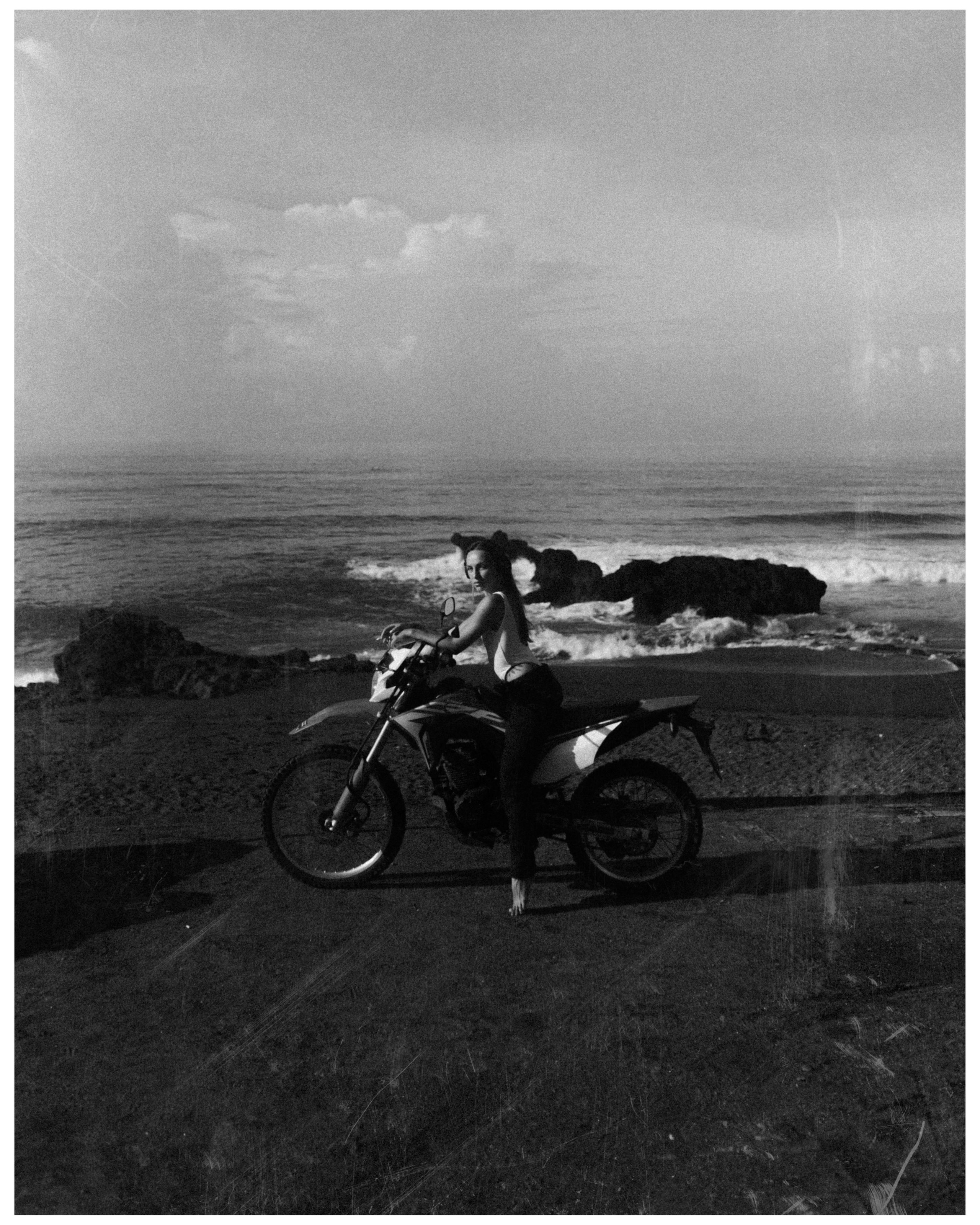 Фотосъемка на Бали с байком на пляже. Фотограф Москва Дмитрий Курасов