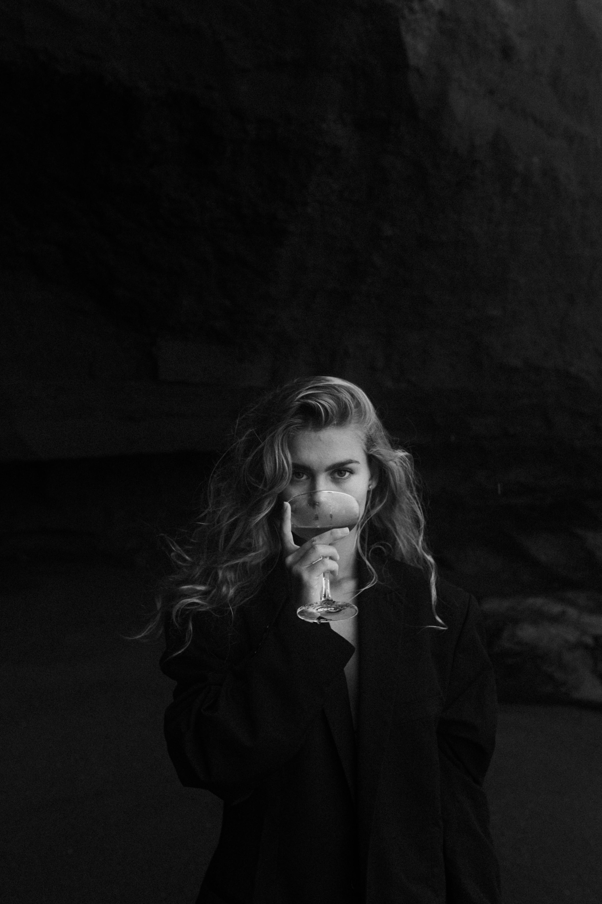 Диана на черном пляже. Фотограф Москва Дмитрий Курасов