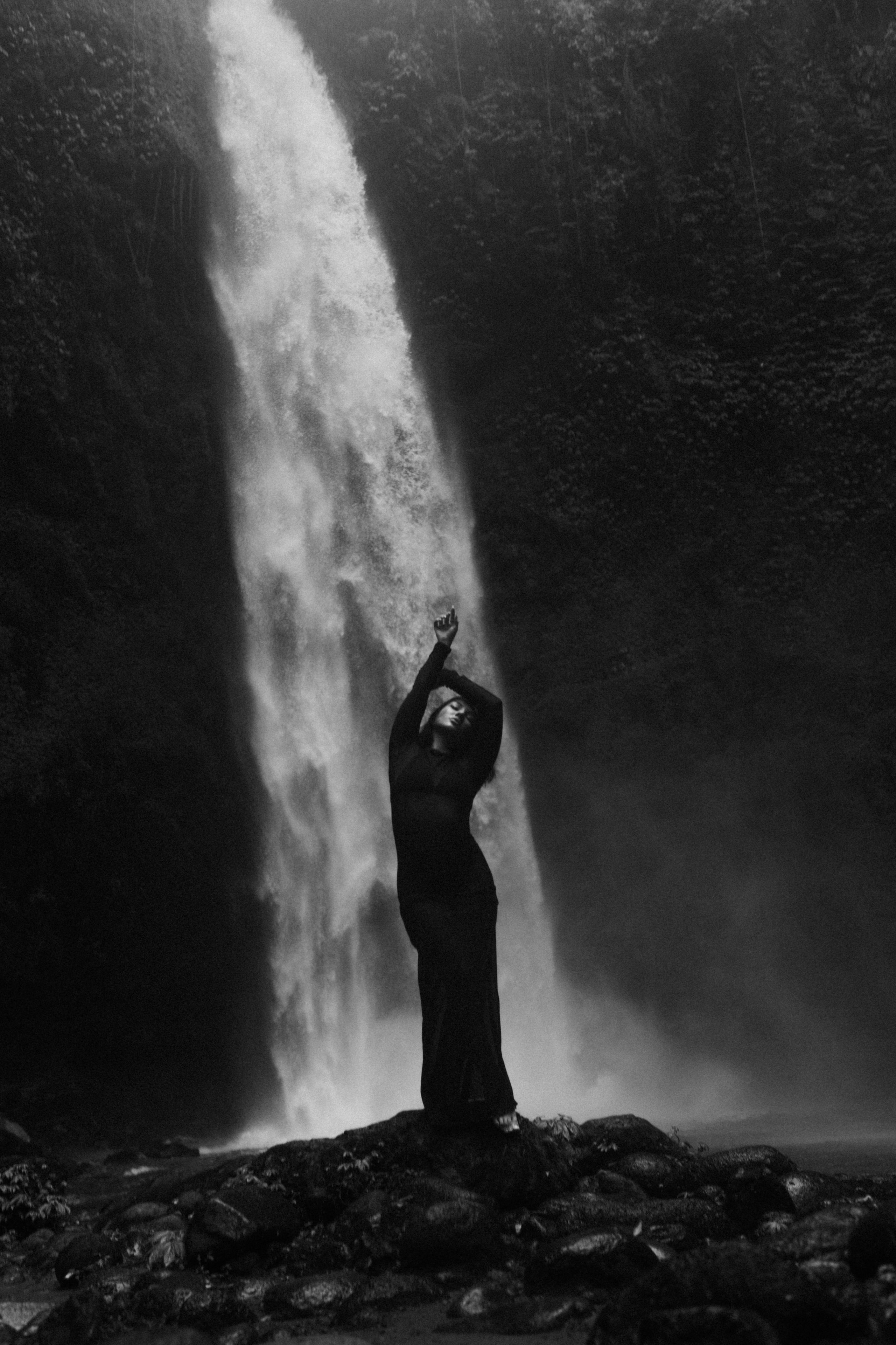 Фотосессия Карины на водопаде. Фотограф Москва Дмитрий Курасов