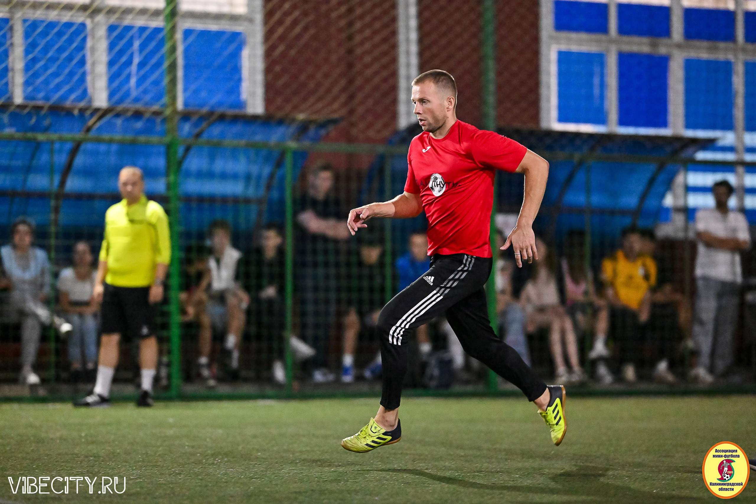 ФИНАЛЬНЫЕ ИГРЫ КУБКА МИНИ-ФУТБОЛЬНОЙ ЛИГИ И КУБКА КОРПОРАТИВНОЙ МФЛ 2025. VIBECITY.RU Вайб Сити Ру Фоторепортажи Фотоотчеты Калининград