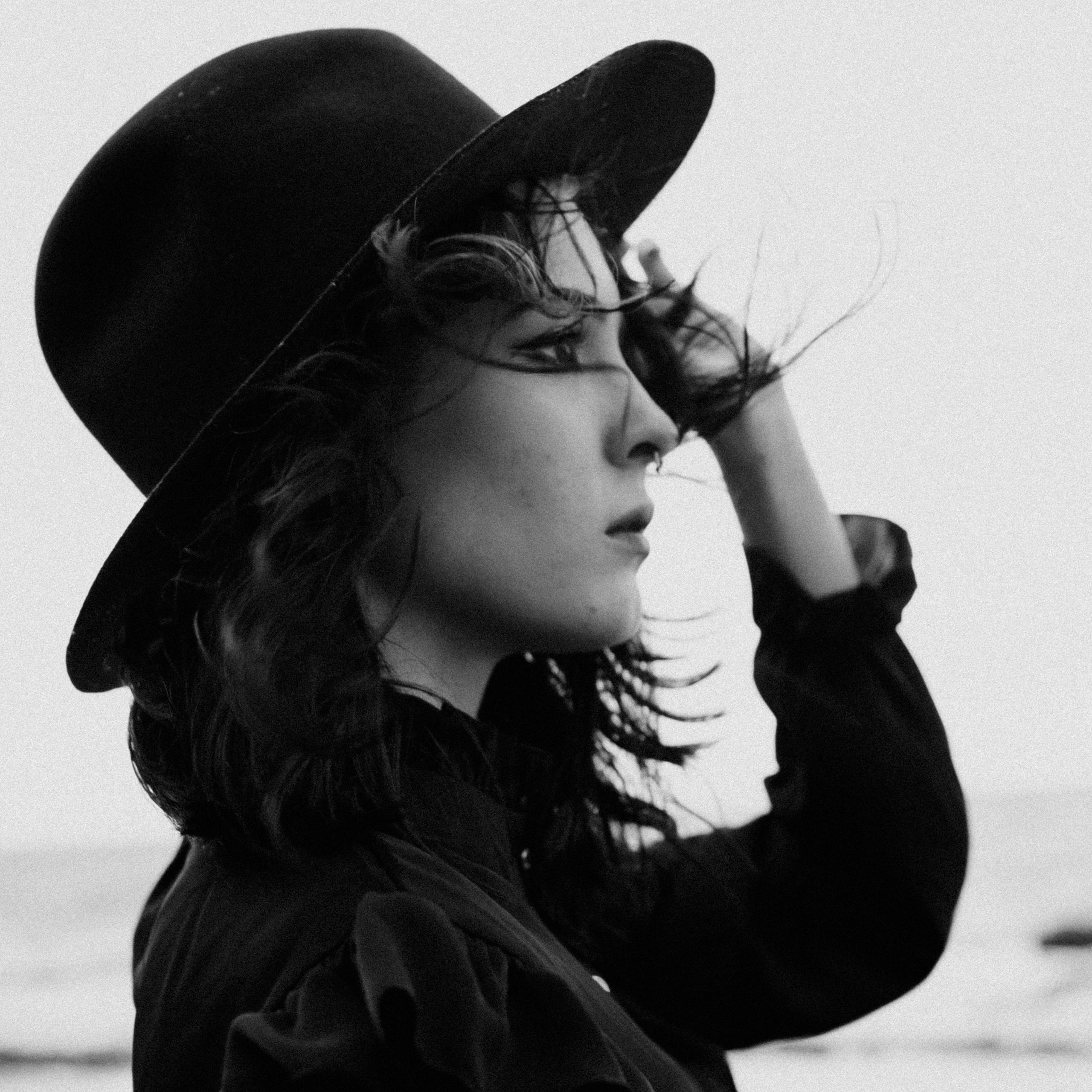 Съёмка у моря с оленьими рогами