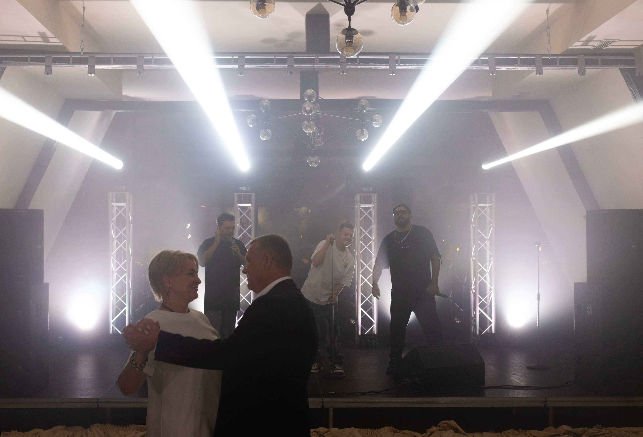 «С днем Рождения, Вика» группа «Корни»