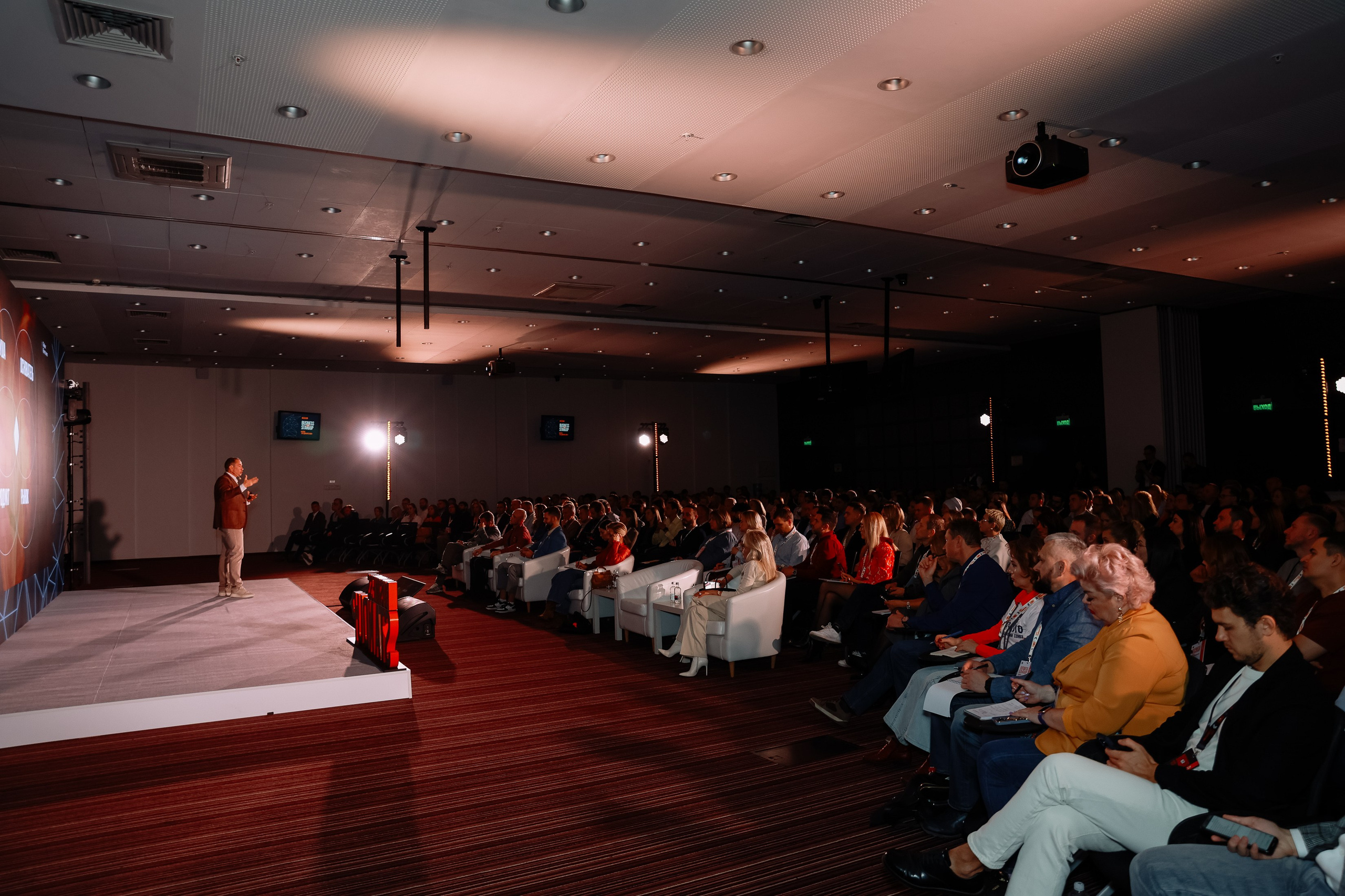 BUSNESS STANDUP с Оскаром Хартманном. Фотограф Юлия Мальцева