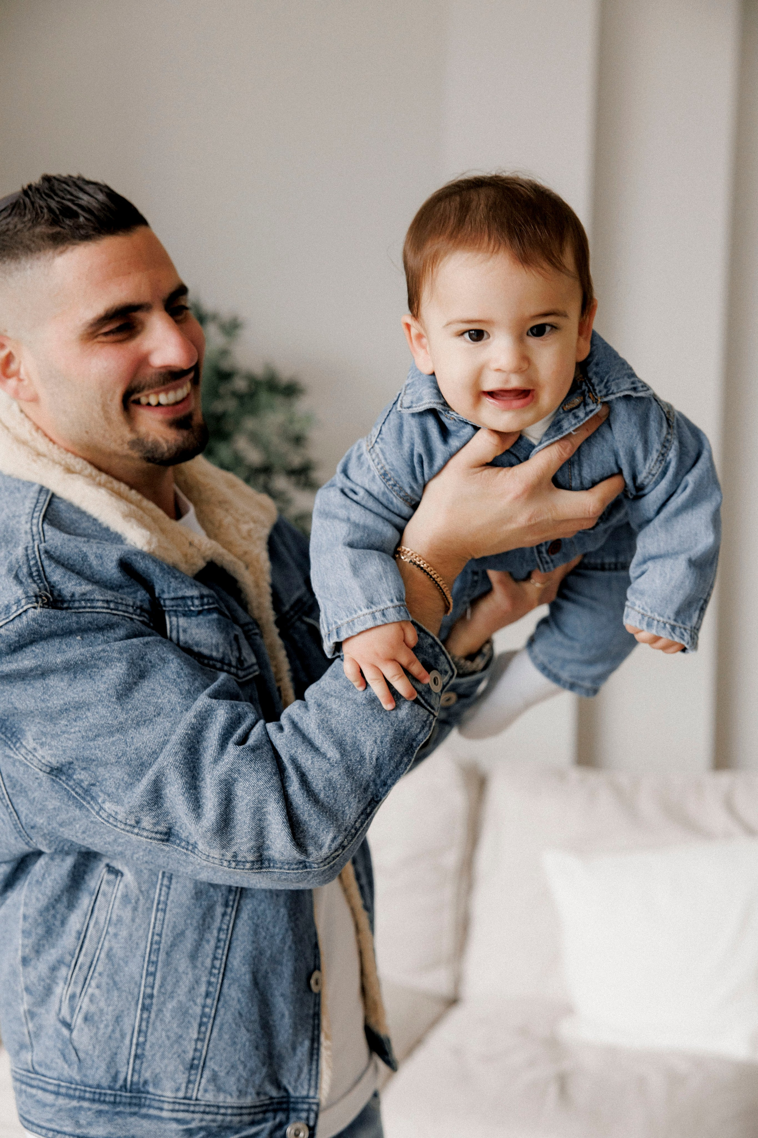Family photoshoot in White Studio. Wedding and family photographer
