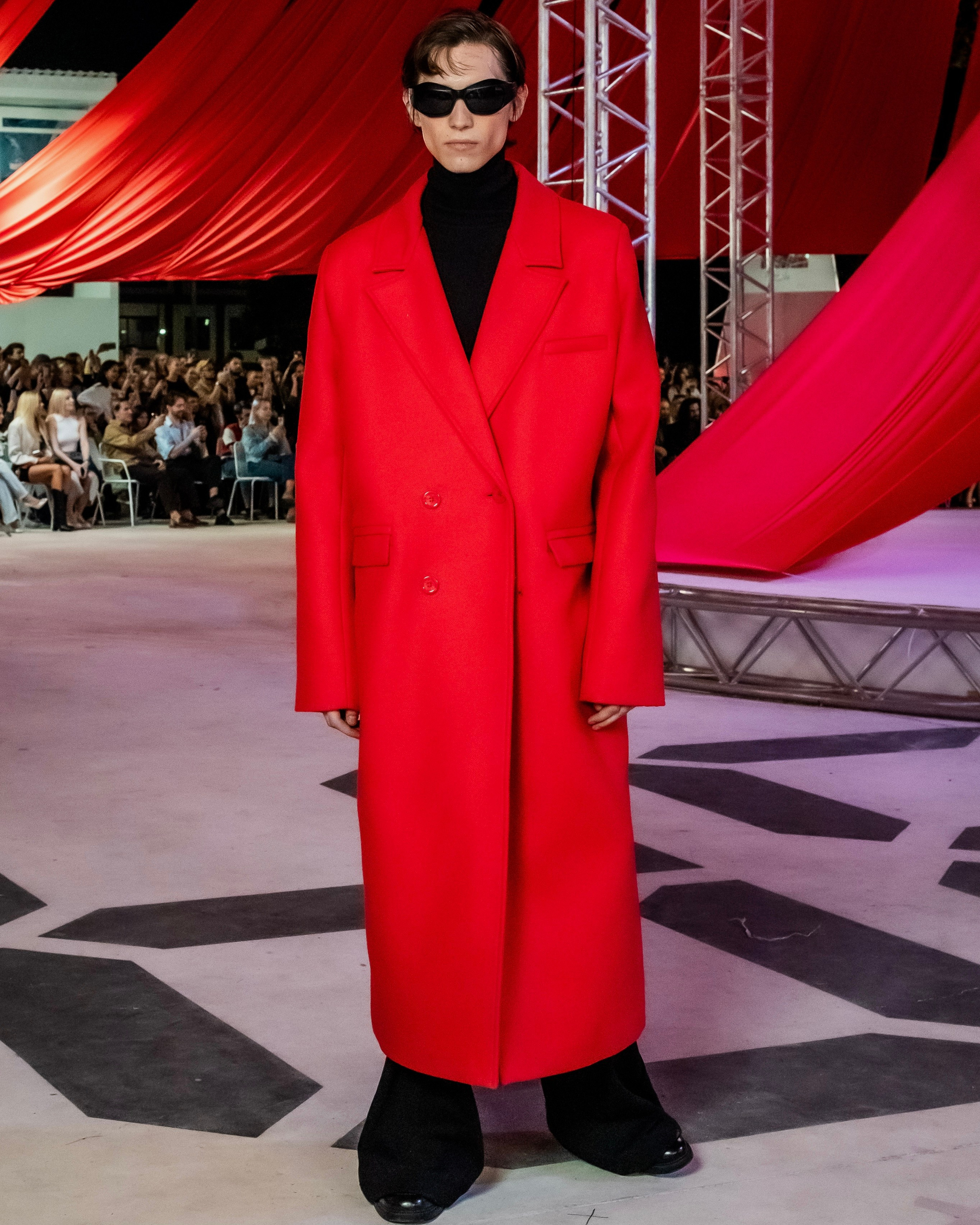 Показ Яндекс-маркет 04.09.2024. Фотосессии и репортаж — Фотограф в Москве — Рина Серёгина