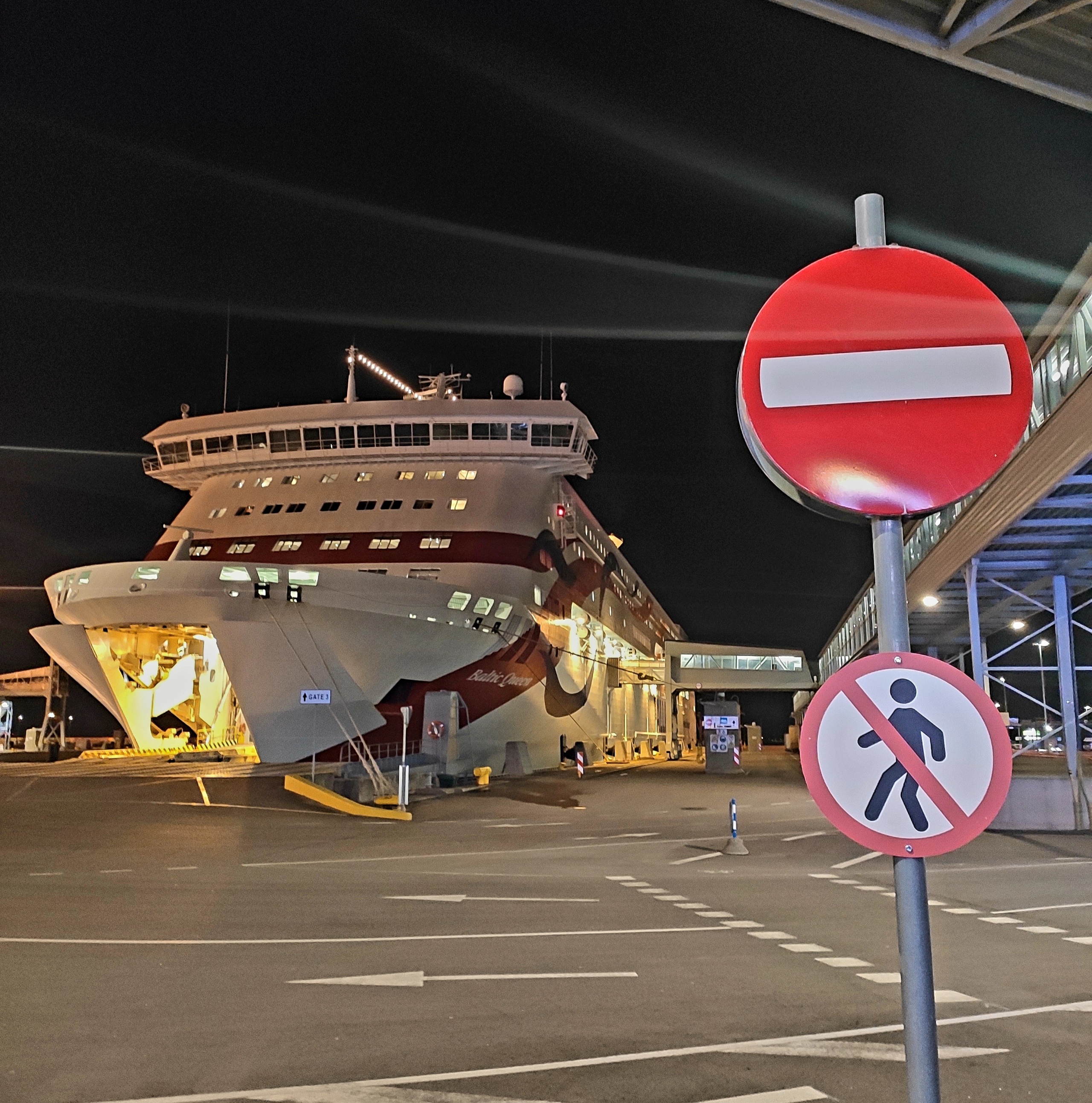 И пора в порт. Паромы отправляются один за одним