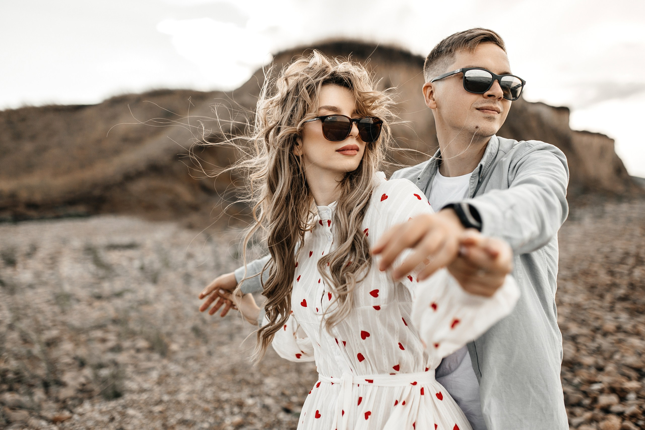 Здравствуйте! Я&nbsp;свадебный фотограф из&nbsp;Ульяновска, работаю в&nbsp;том числе по&nbsp;всей России и&nbsp;с&nbsp;выездом за&nbsp;границу. Снимаю свадьбы, lovestory, корпоративы, светский репортаж. Провожу обучение по&nbsp;фотографии, мастер-классы и&nbsp;воркшопы для других фотографов.