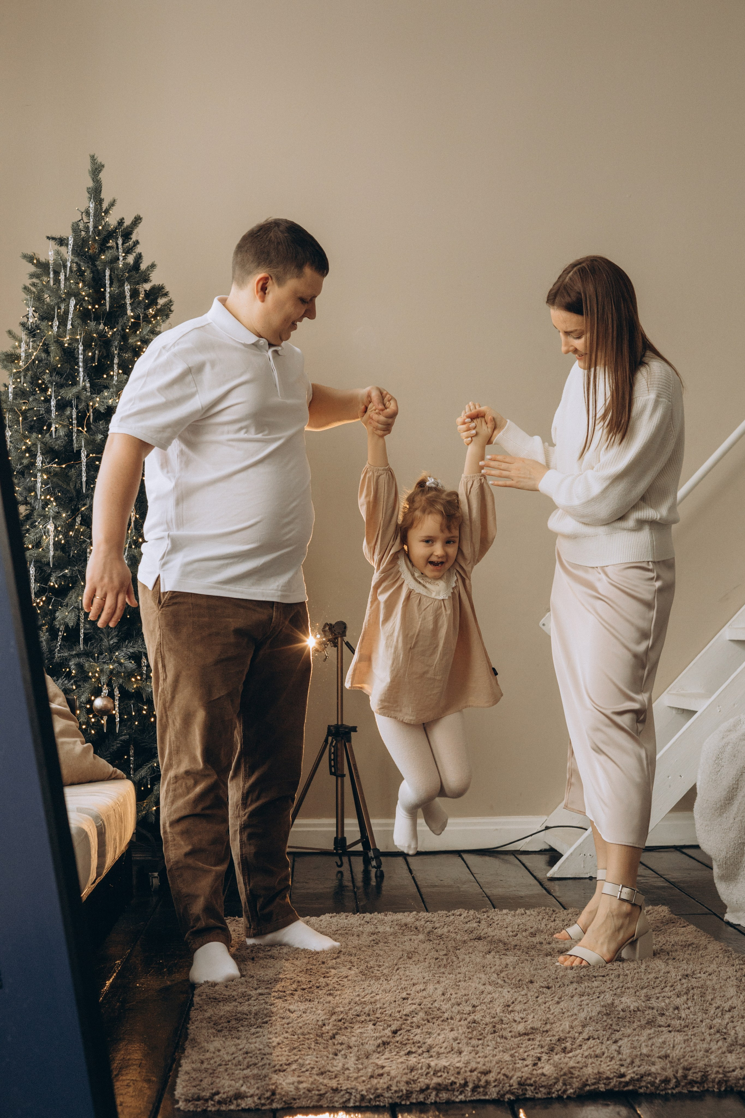 Алексей, Дарья и Василиса. Привет! Меня зовут Эльвира, я фотограф в Екатеринбурге