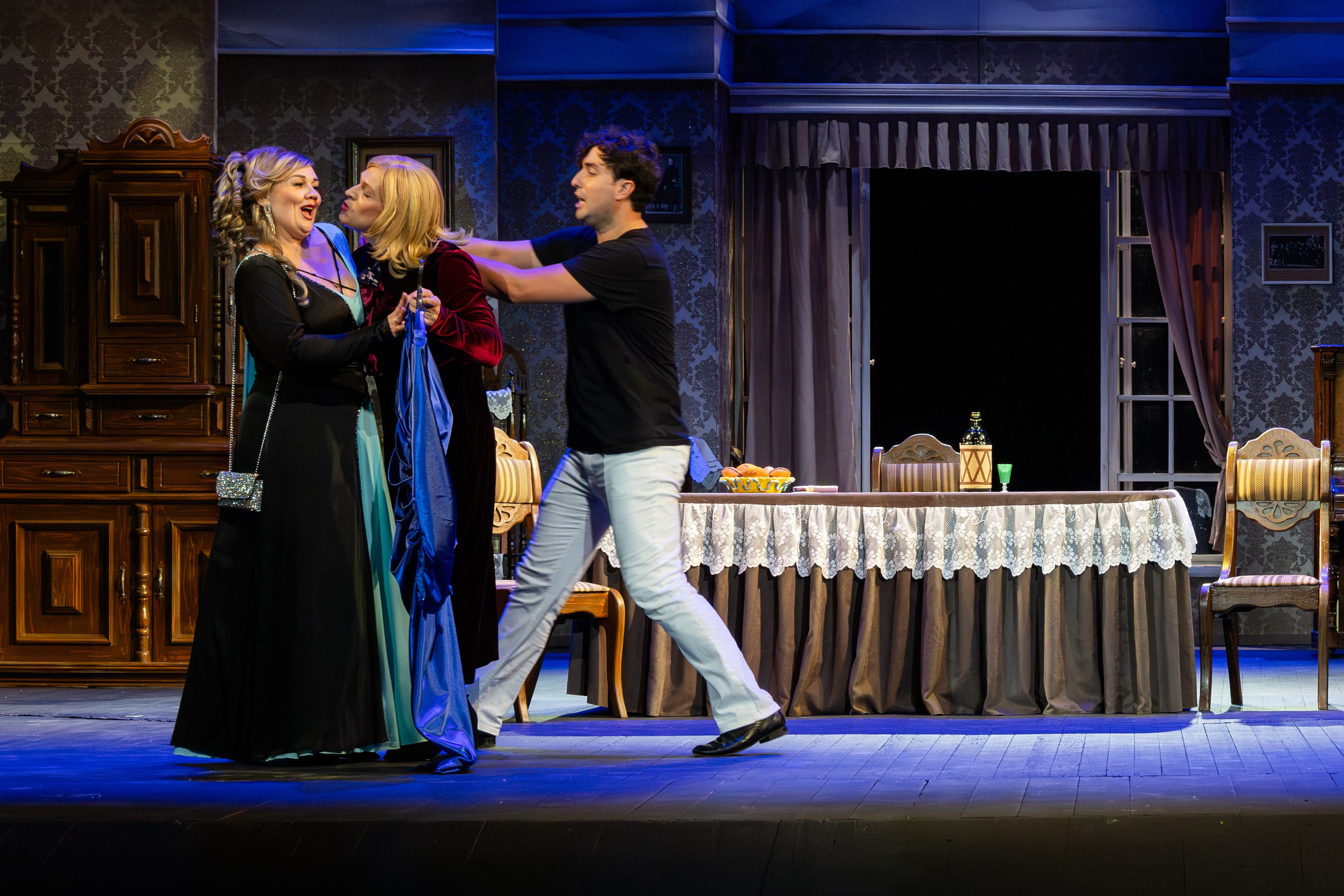 Театр Юного Зрителя «Отчаянные Тетки». Фотограф Марк Файзулин