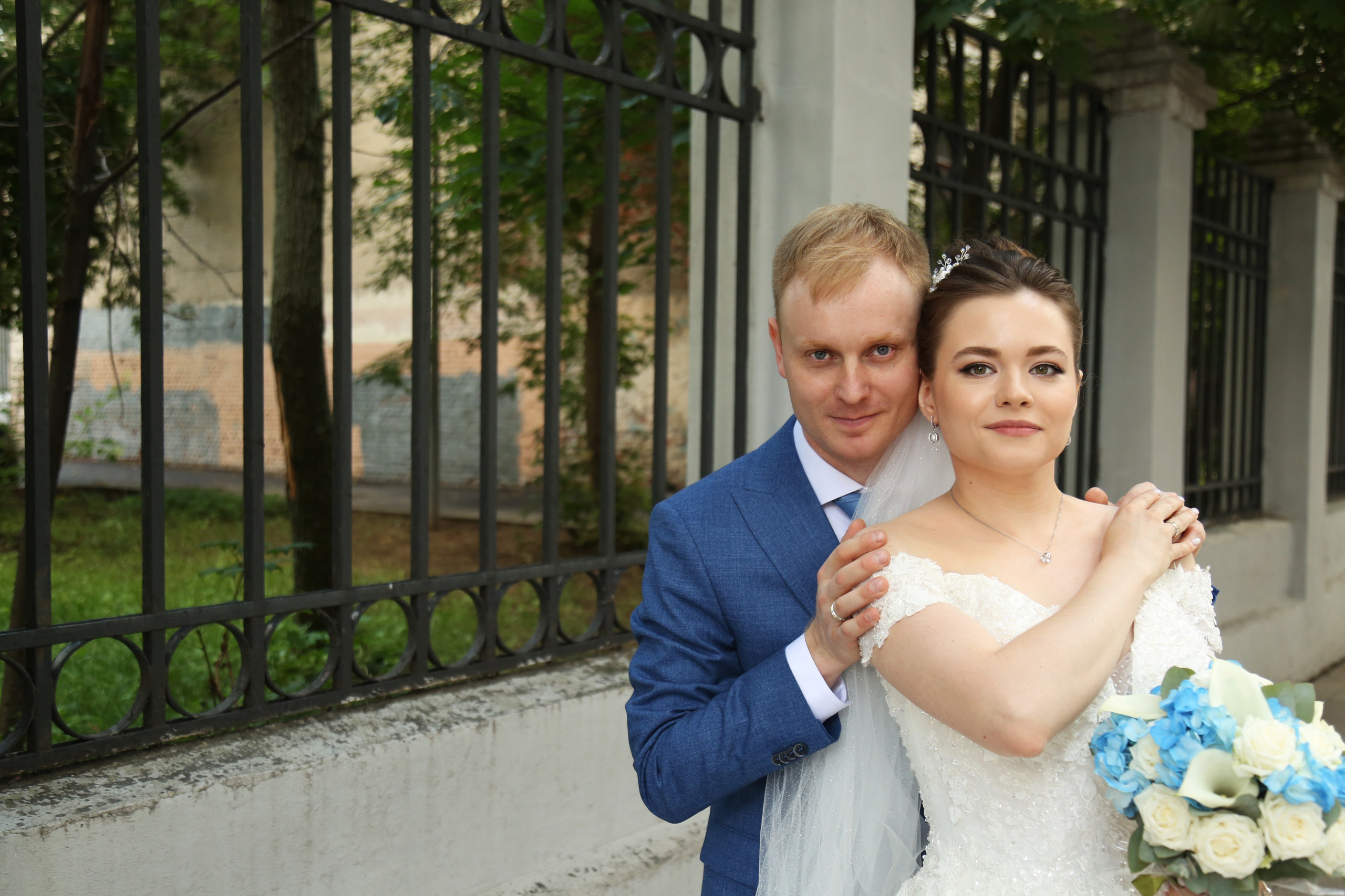 В ЗАГСе Грибоедовском свадебная фотосессия в Москве прошла для Александра и Евгении. Фотосессия в студии в Москве от профессионального фотографа услуги по доступным ценам