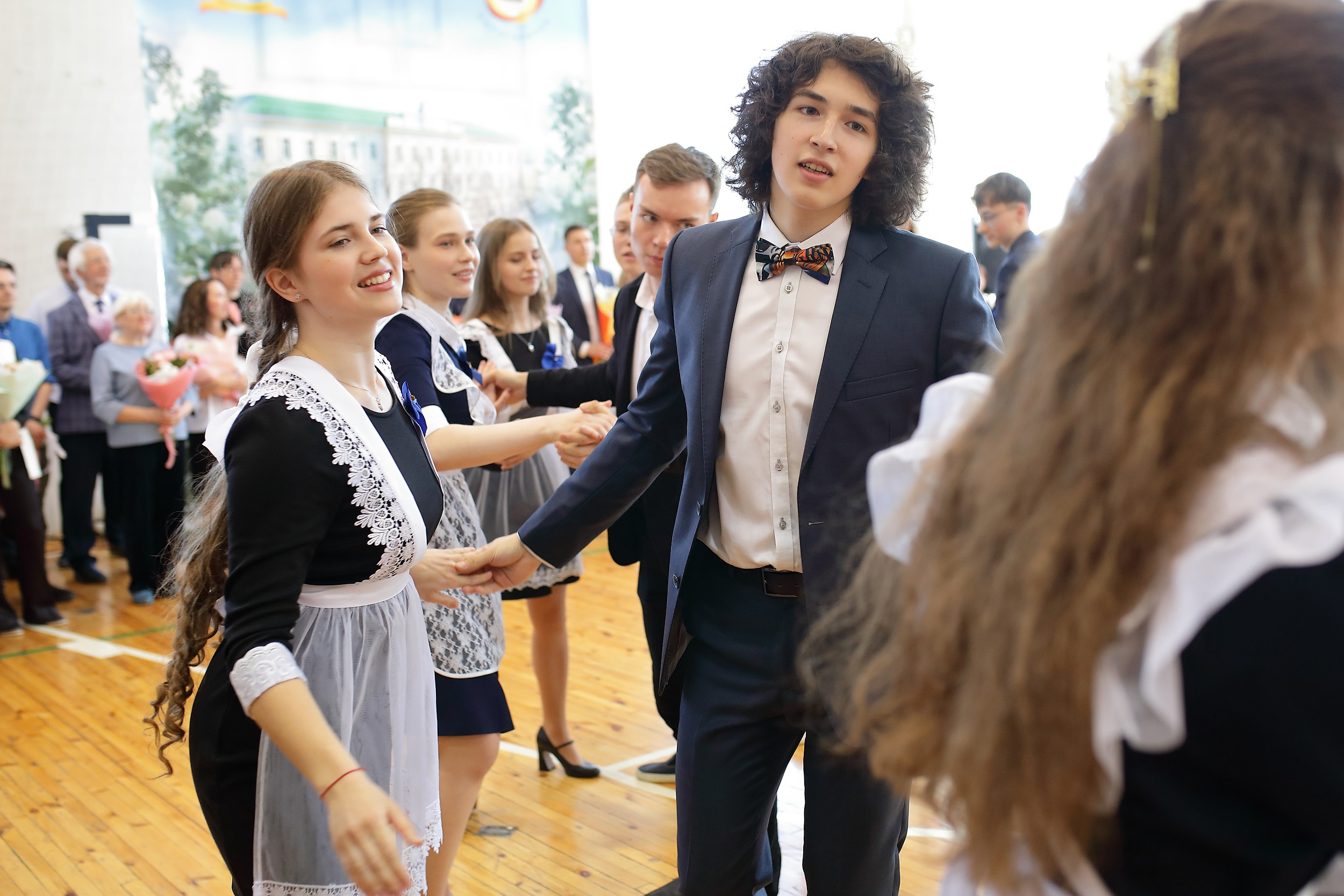 Последний звонок (линейка). Свадебный и семейный фотограф и видеограф в Екатеринбурге Полянские Тимур и Анастасия