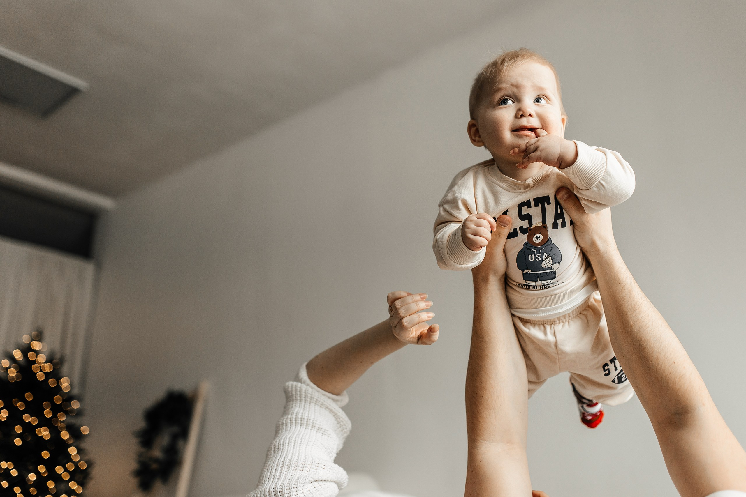 Здравствуйте! Я&nbsp;свадебный фотограф из&nbsp;Ульяновска, работаю в&nbsp;том числе по&nbsp;всей России и&nbsp;с&nbsp;выездом за&nbsp;границу. Снимаю свадьбы, lovestory, корпоративы, светский репортаж. Провожу обучение по&nbsp;фотографии, мастер-классы и&nbsp;воркшопы для других фотографов.