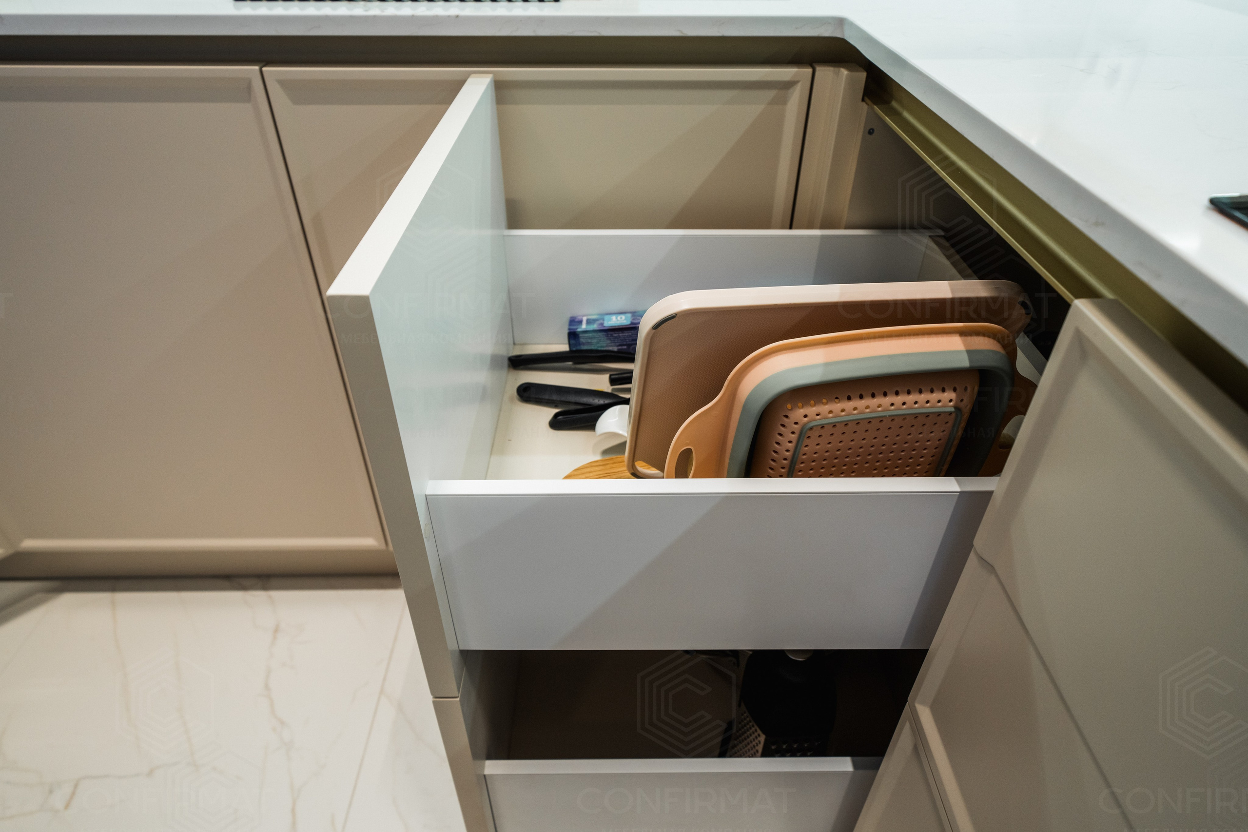 Кухне в цвете «крем Сабайон». Мебель на заказ