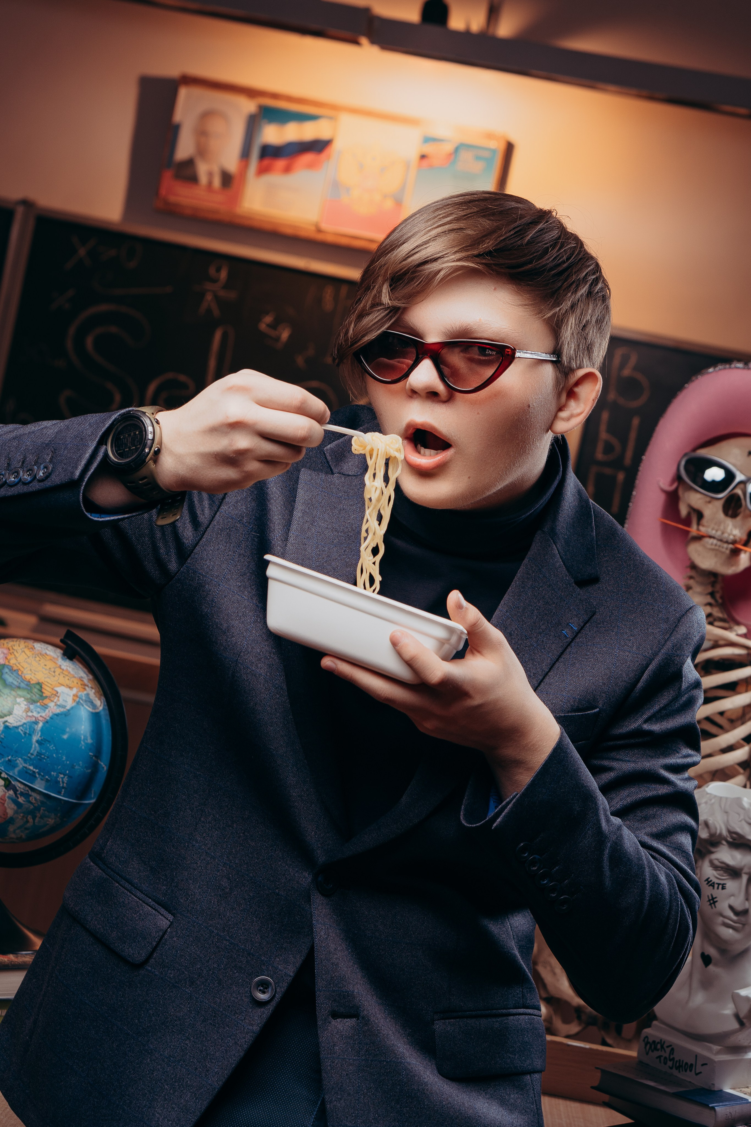 Рушим шаблоны о школьной фотографии!Мелбук. - это современный подход к созданию ярких и современных выпускных альбомов в Хабаровске и Хабаровском крае!Работаем по всему Дальнему Востоку!Наша творческая студия проводит красивые, смешные и классные фотосессии, которые подойдут для мальчиков и девочек,которые учаться в 4, 9, 11 классах.Наши макеты содержат цитаты, фото, фразы, прикольные росписи, которые мы размещаем в дипломе выпускника.Заказать выпускную книгу в городе Хабаровск, настолько же важно, как выпускная песня и выпускная лента на торжественный праздник.Дизайнер наших книг живет в СПБ, а ваши альбомы печатаются в Москве.Посмотрите наши работы на сайте, которые изготовил наш фотограф на Дальнем Востоке в 2024 - 2025 году.На нашем сайте размещены шаблоны, информация, цена и трудовой договор.